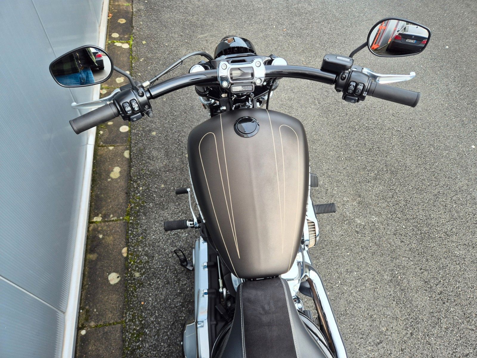 Fahrzeugabbildung Harley-Davidson FXBRS°°BREAKOUT 114 - BIKE FARM CUSTOM°° *J&H*