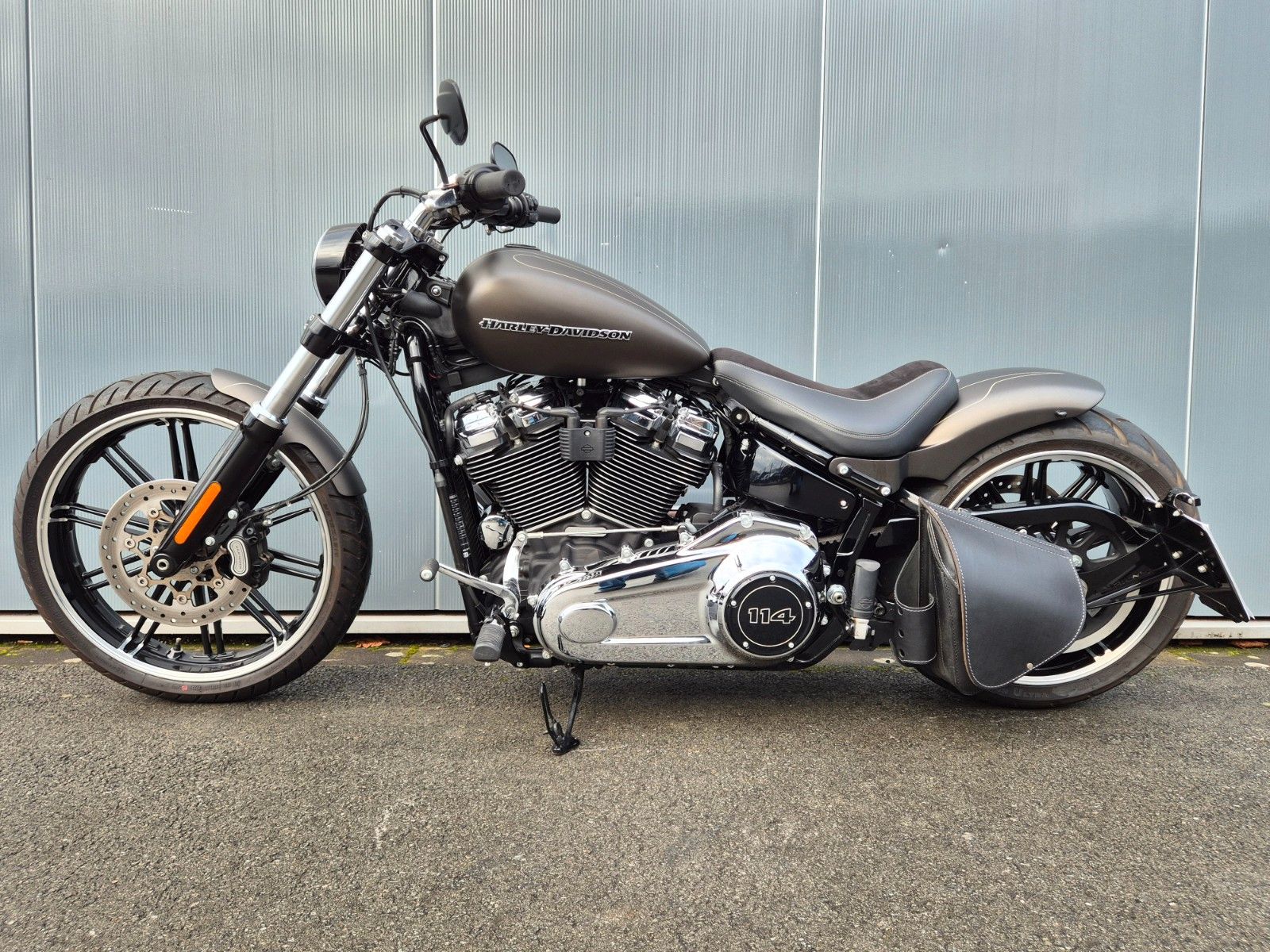 Fahrzeugabbildung Harley-Davidson FXBRS°°BREAKOUT 114 - BIKE FARM CUSTOM°° *J&H*