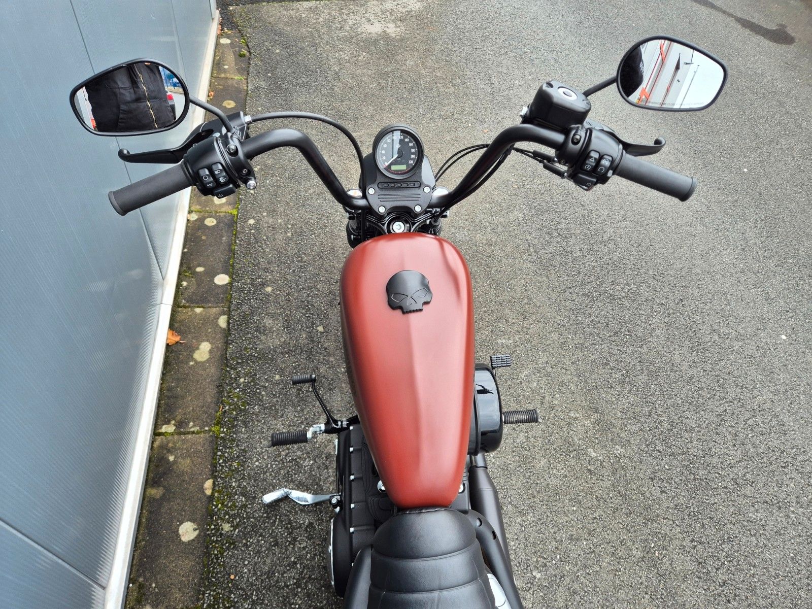 Fahrzeugabbildung Harley-Davidson XL883 N °°SPORTSTER IRON°° - JEKILL&HYDE -