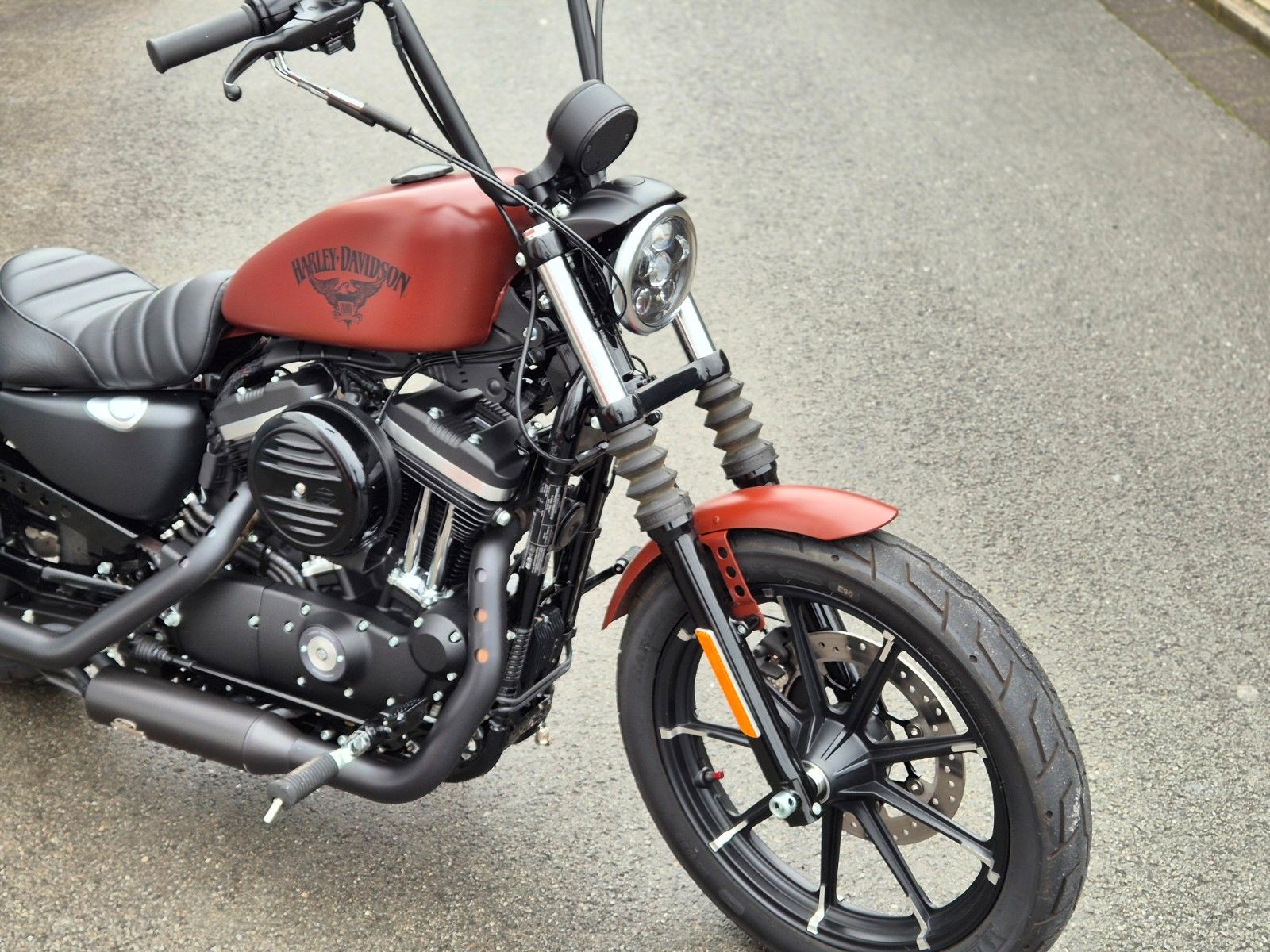 Fahrzeugabbildung Harley-Davidson XL883 N °°SPORTSTER IRON°° - JEKILL&HYDE -