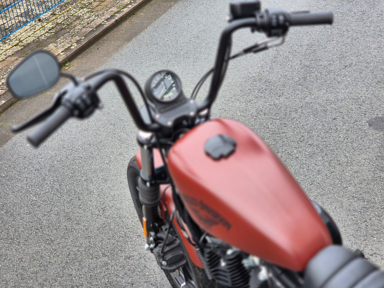 Fahrzeugabbildung Harley-Davidson XL883 N °°SPORTSTER IRON°° - JEKILL&HYDE -
