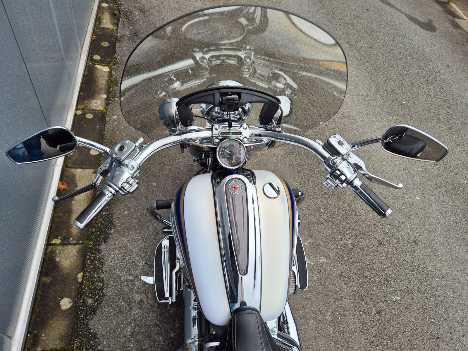 Fahrzeugabbildung Harley-Davidson FLSTNSE °°SOFTAIL DELUXE CVO°° -JEKILL&HYDE-