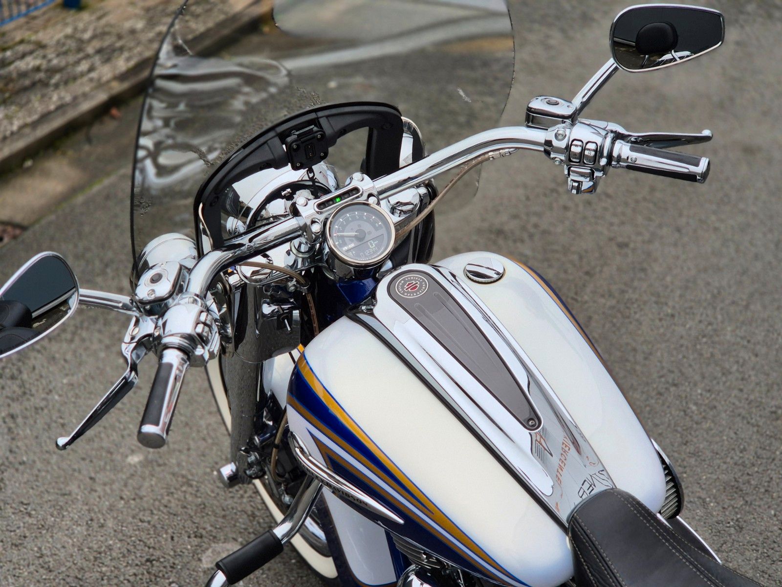 Fahrzeugabbildung Harley-Davidson FLSTNSE °°SOFTAIL DELUXE CVO°° -JEKILL&HYDE-