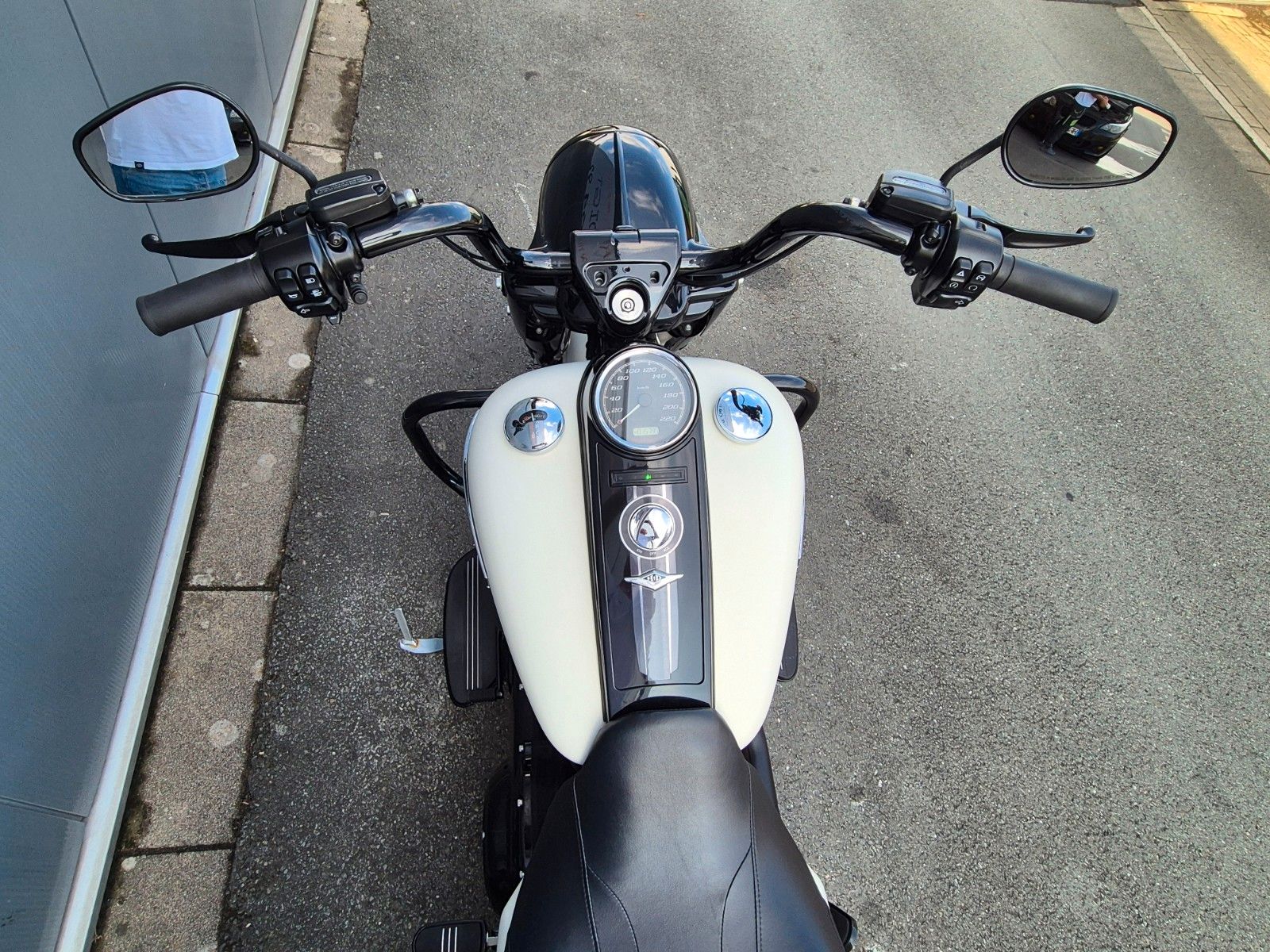 Fahrzeugabbildung Harley-Davidson FLHRXS°°ROAD KING SPECIAL°° *JEKILL&HYDE*
