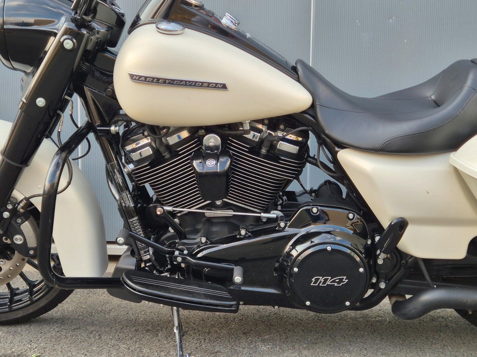 Fahrzeugabbildung Harley-Davidson FLHRXS°°ROAD KING SPECIAL°° *JEKILL&HYDE*