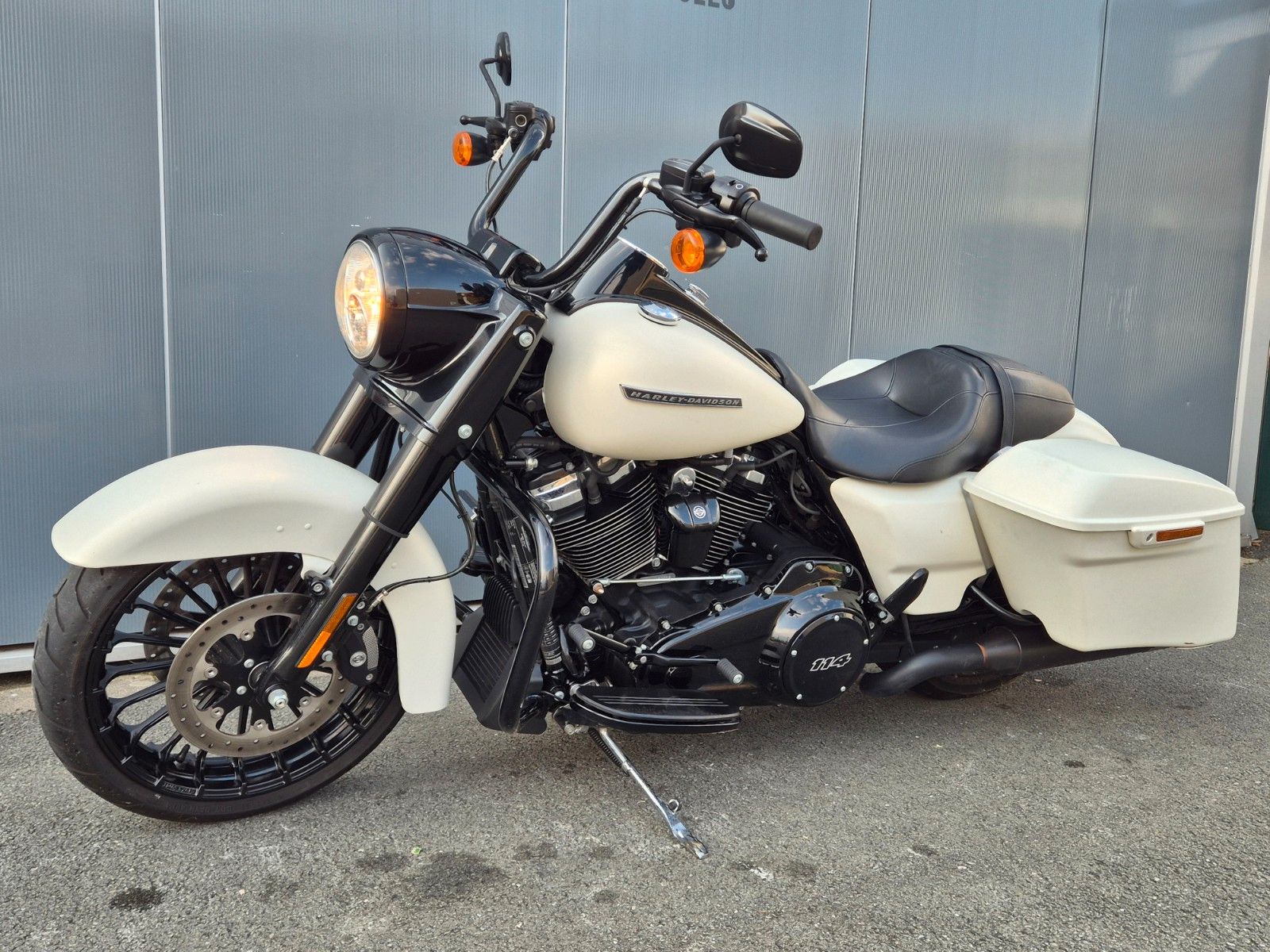 Fahrzeugabbildung Harley-Davidson FLHRXS°°ROAD KING SPECIAL°° *JEKILL&HYDE*