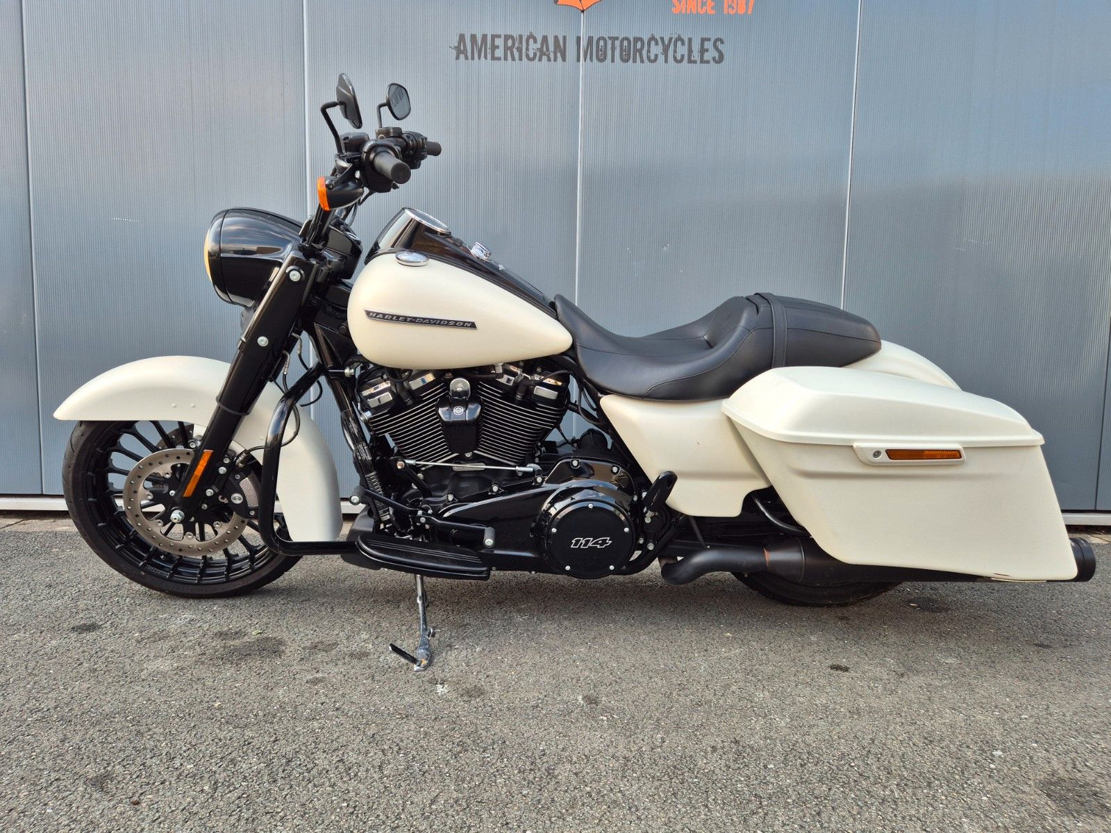 Fahrzeugabbildung Harley-Davidson FLHRXS°°ROAD KING SPECIAL°° *JEKILL&HYDE*