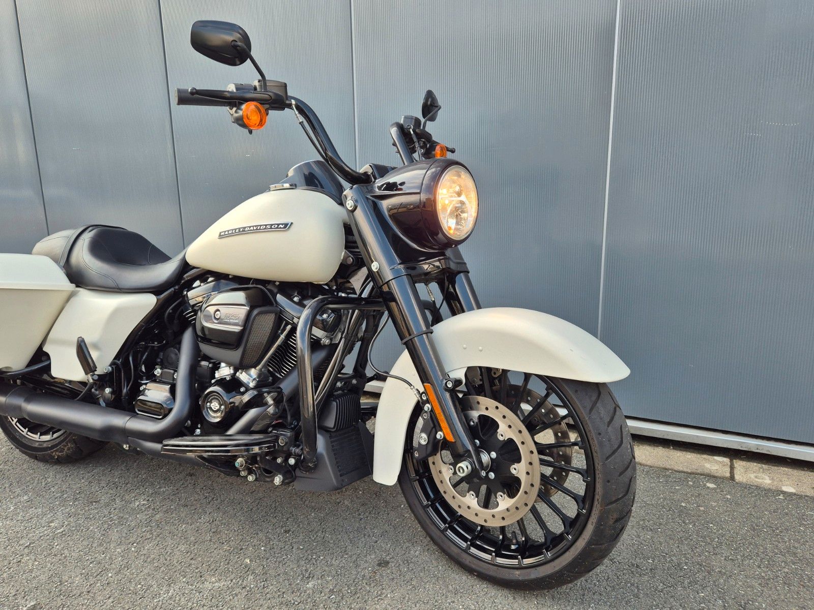 Fahrzeugabbildung Harley-Davidson FLHRXS°°ROAD KING SPECIAL°° *JEKILL&HYDE*