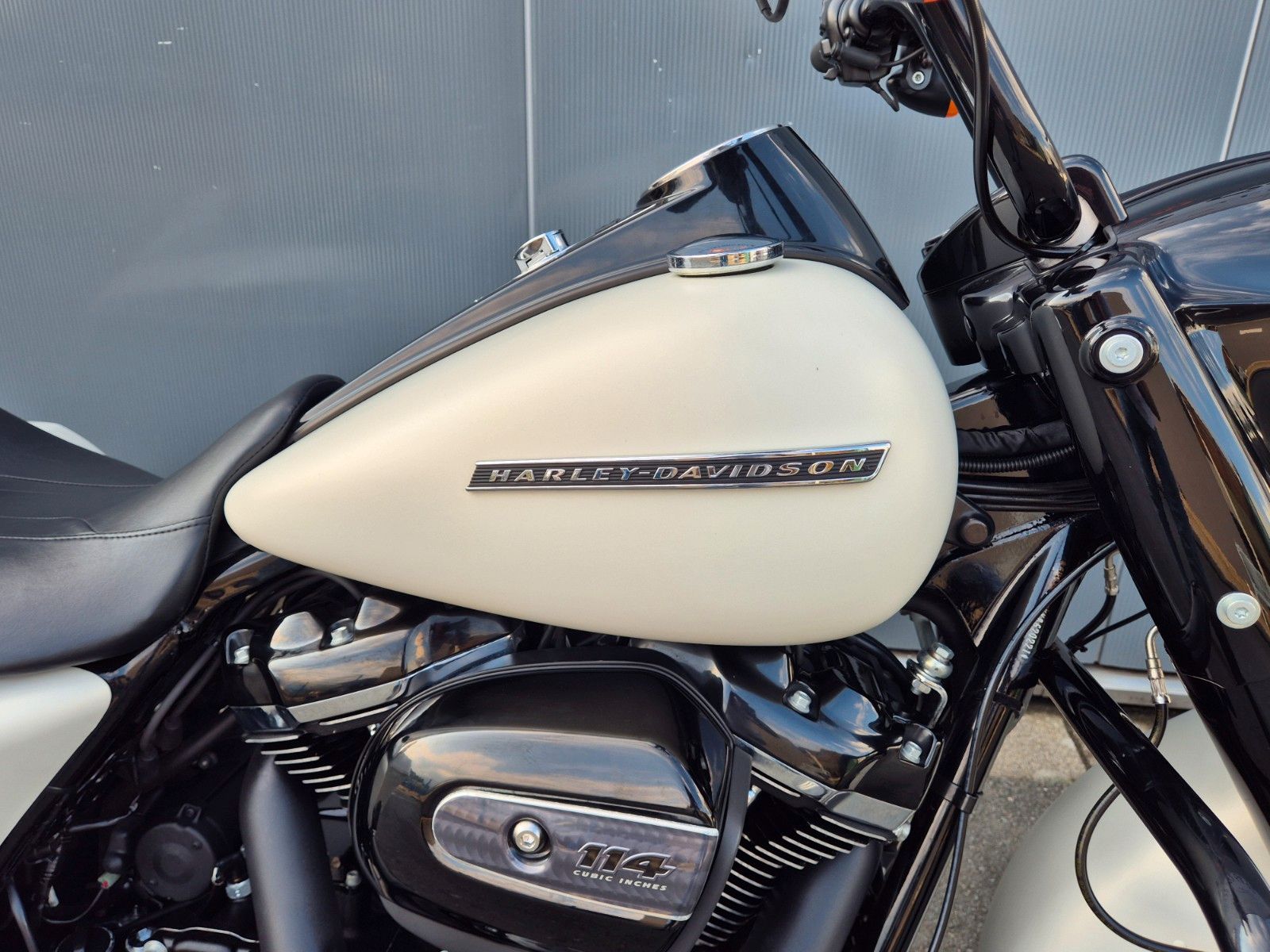 Fahrzeugabbildung Harley-Davidson FLHRXS°°ROAD KING SPECIAL°° *JEKILL&HYDE*