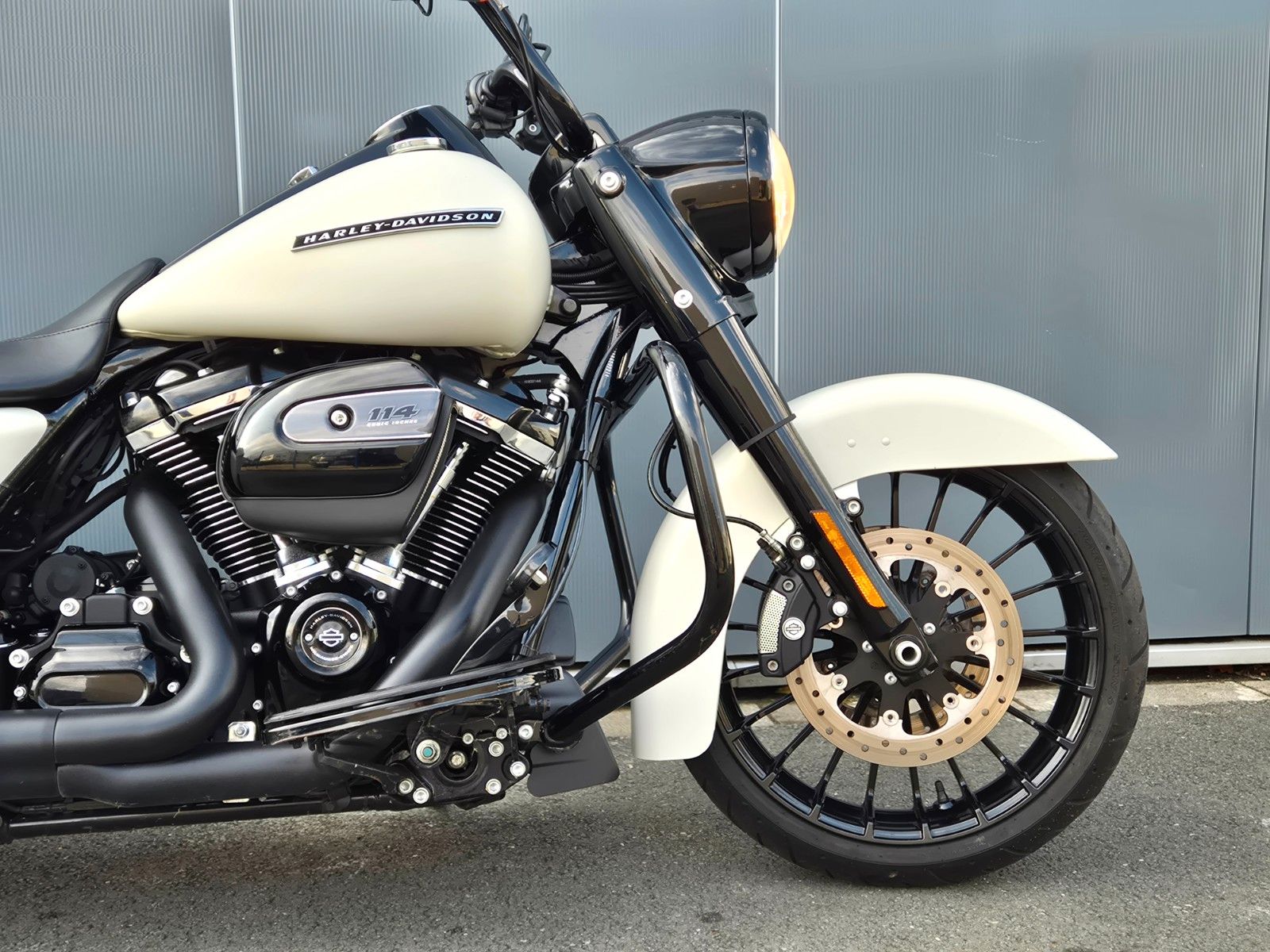 Fahrzeugabbildung Harley-Davidson FLHRXS°°ROAD KING SPECIAL°° *JEKILL&HYDE*