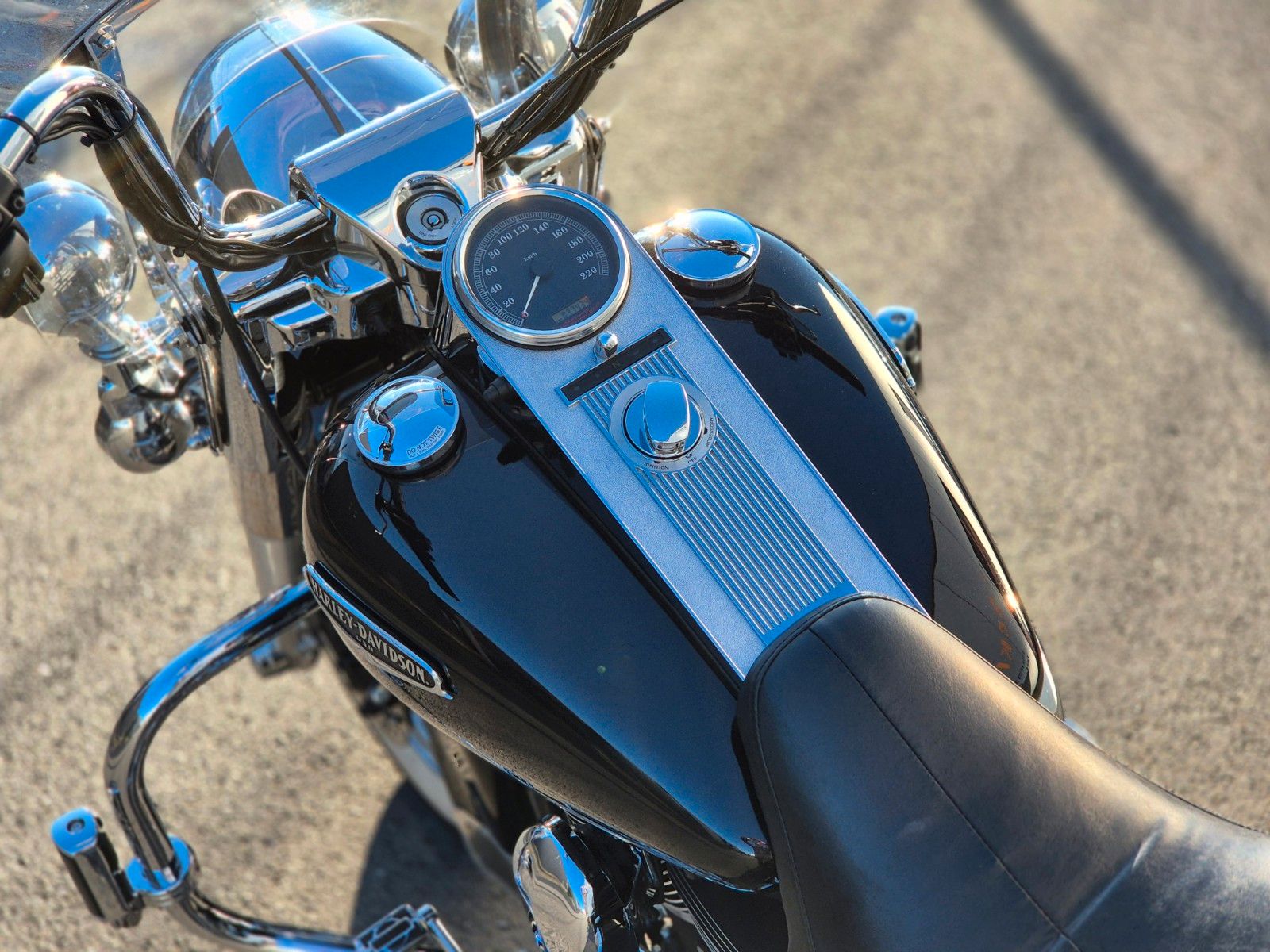 Fahrzeugabbildung Harley-Davidson FLHRC°° ROAD KING CLASSIC - 5HD °° -KESS TECH-