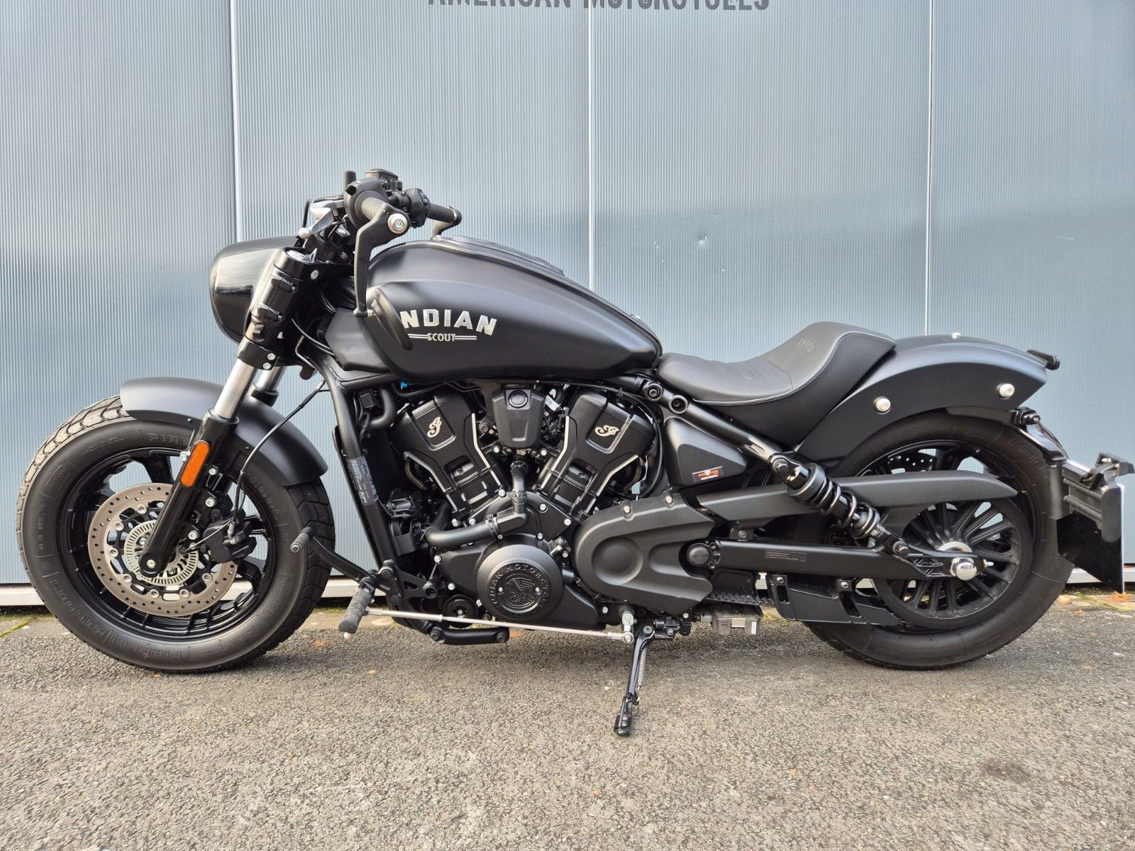 Fahrzeugabbildung Indian SCOUT BOBBER LIMITED+TECH *JEKILL&HYDE* 1. HAND