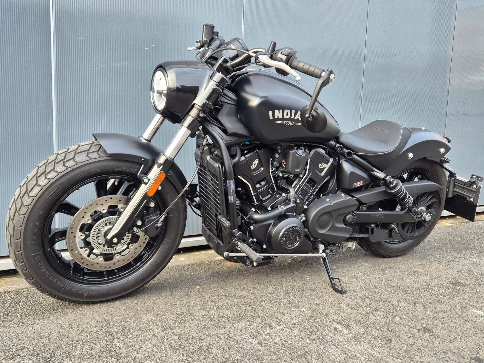 Fahrzeugabbildung Indian SCOUT BOBBER LIMITED+TECH *JEKILL&HYDE* 1. HAND