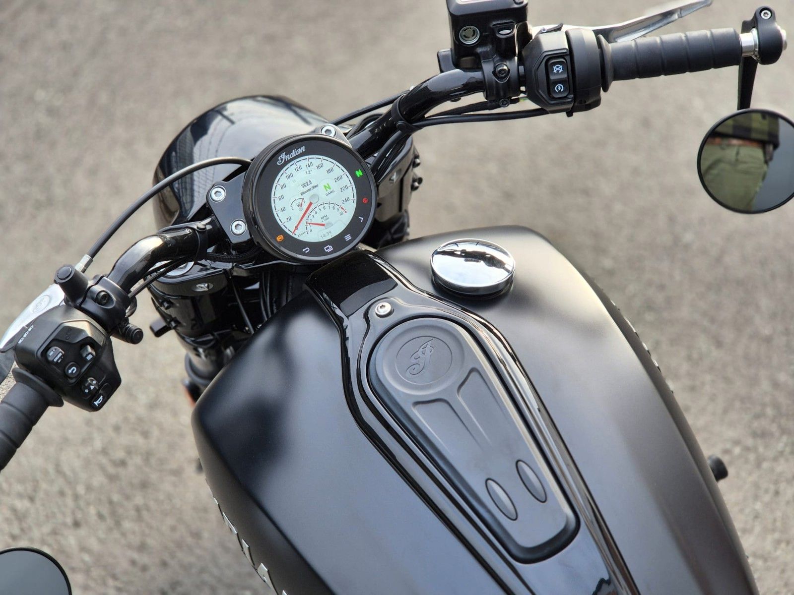 Fahrzeugabbildung Indian SCOUT BOBBER LIMITED+TECH *JEKILL&HYDE* 1. HAND