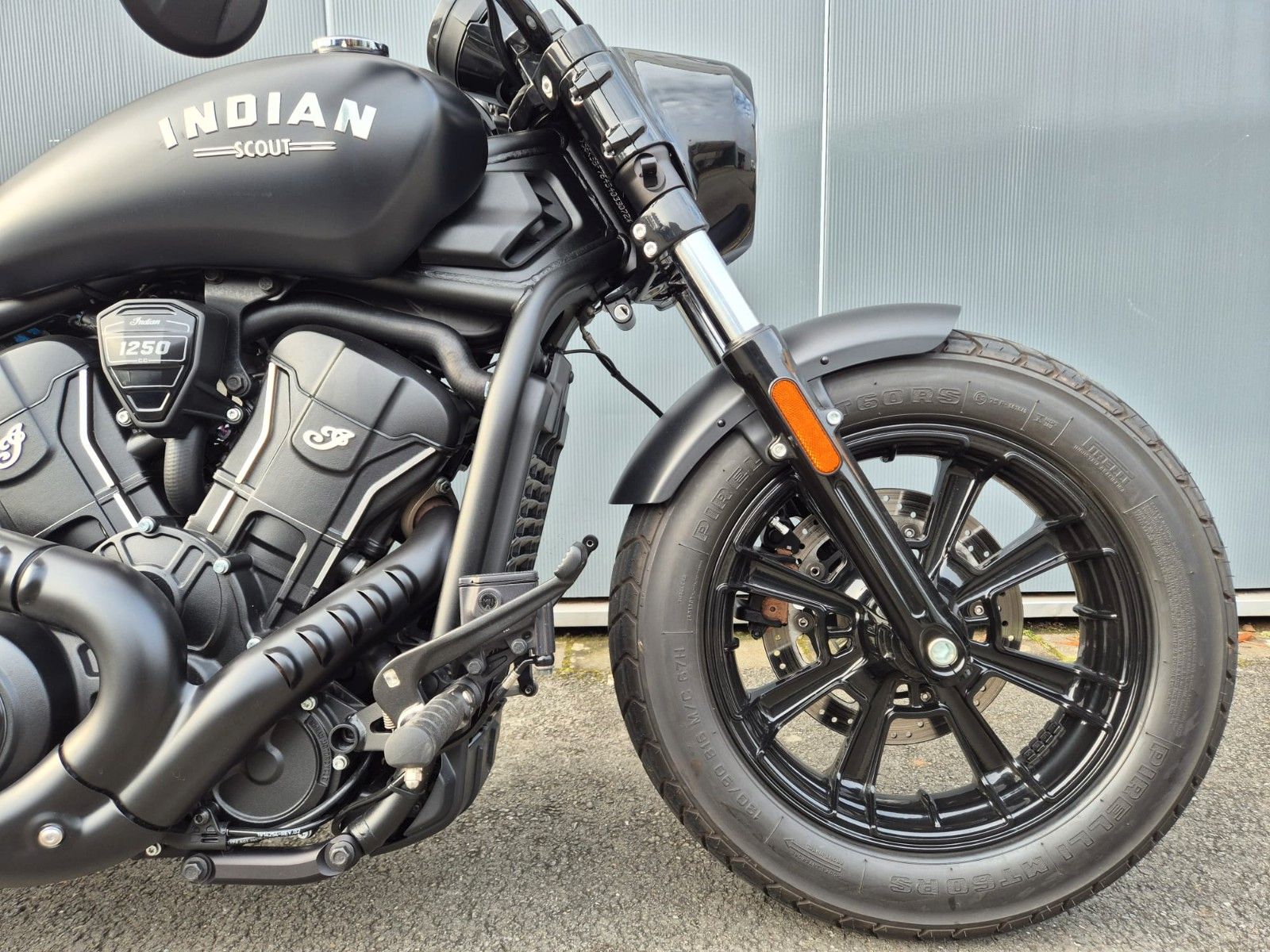 Fahrzeugabbildung Indian SCOUT BOBBER LIMITED+TECH *JEKILL&HYDE* 1. HAND