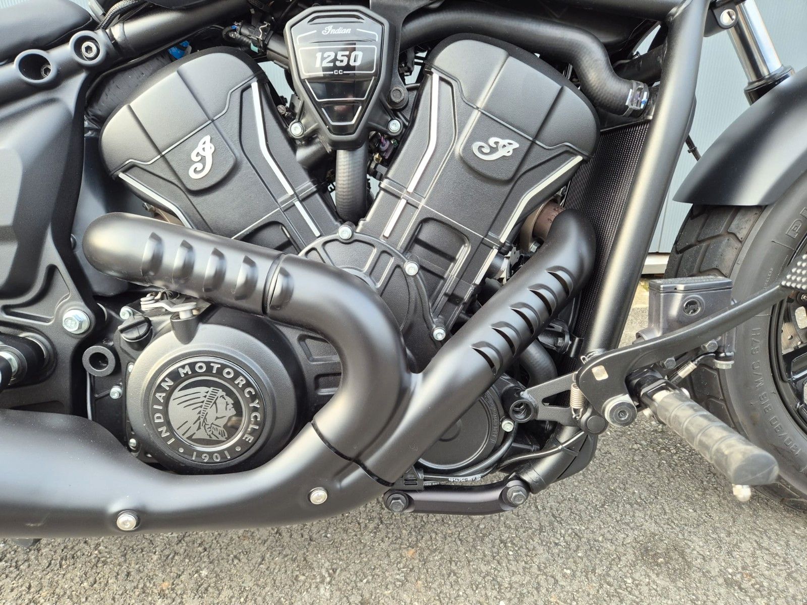 Fahrzeugabbildung Indian SCOUT BOBBER LIMITED+TECH *JEKILL&HYDE* 1. HAND