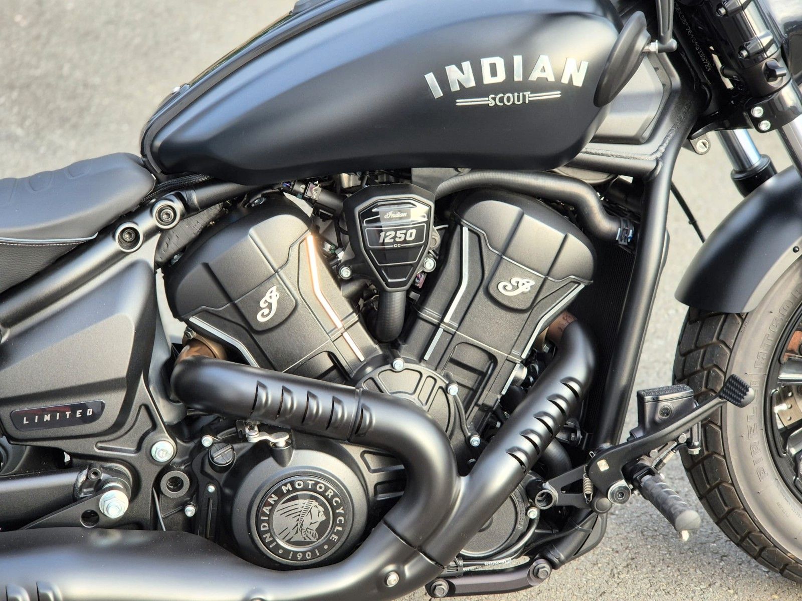 Fahrzeugabbildung Indian SCOUT BOBBER LIMITED+TECH *JEKILL&HYDE* 1. HAND