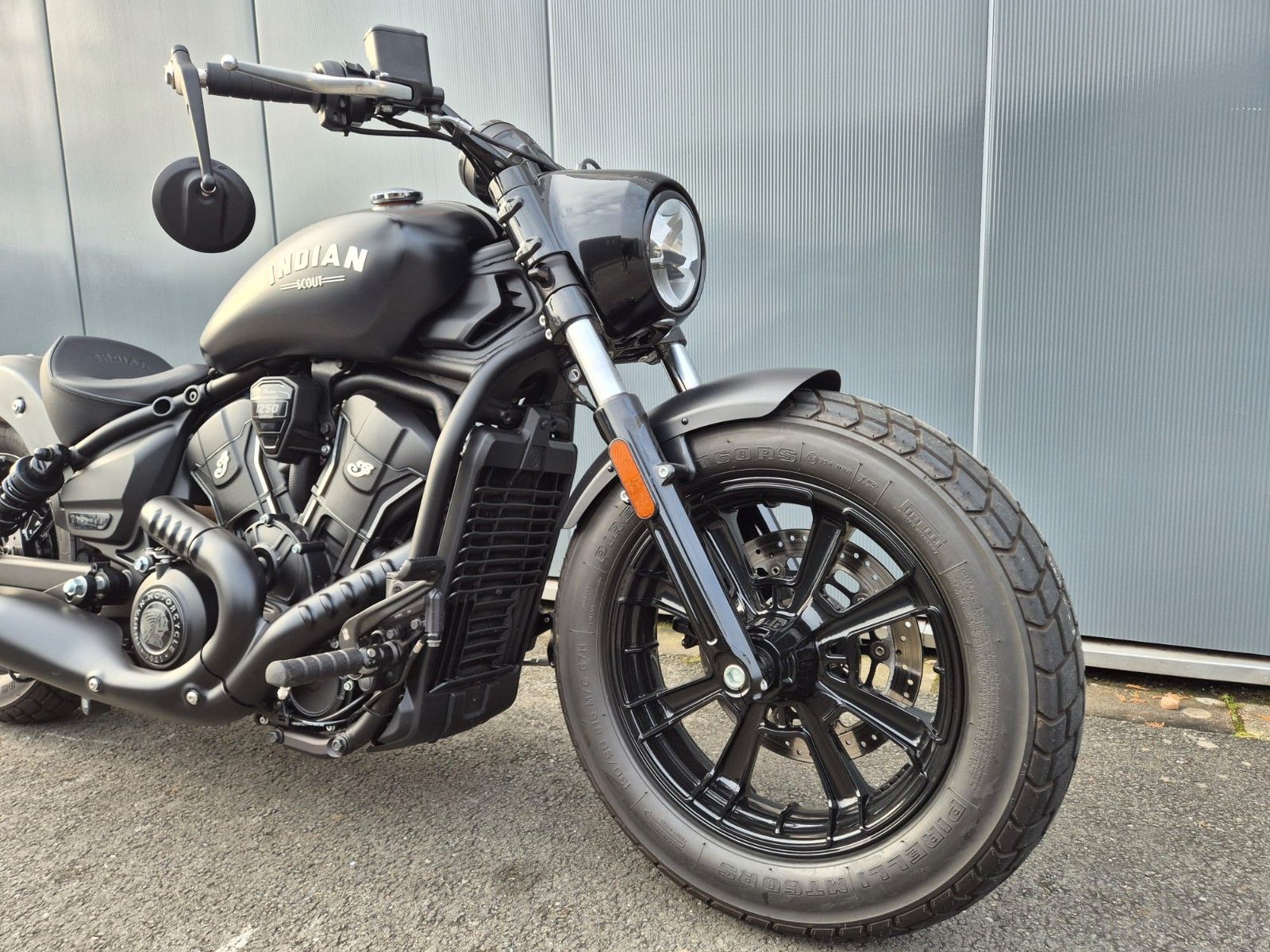 Fahrzeugabbildung Indian SCOUT BOBBER LIMITED+TECH *JEKILL&HYDE* 1. HAND