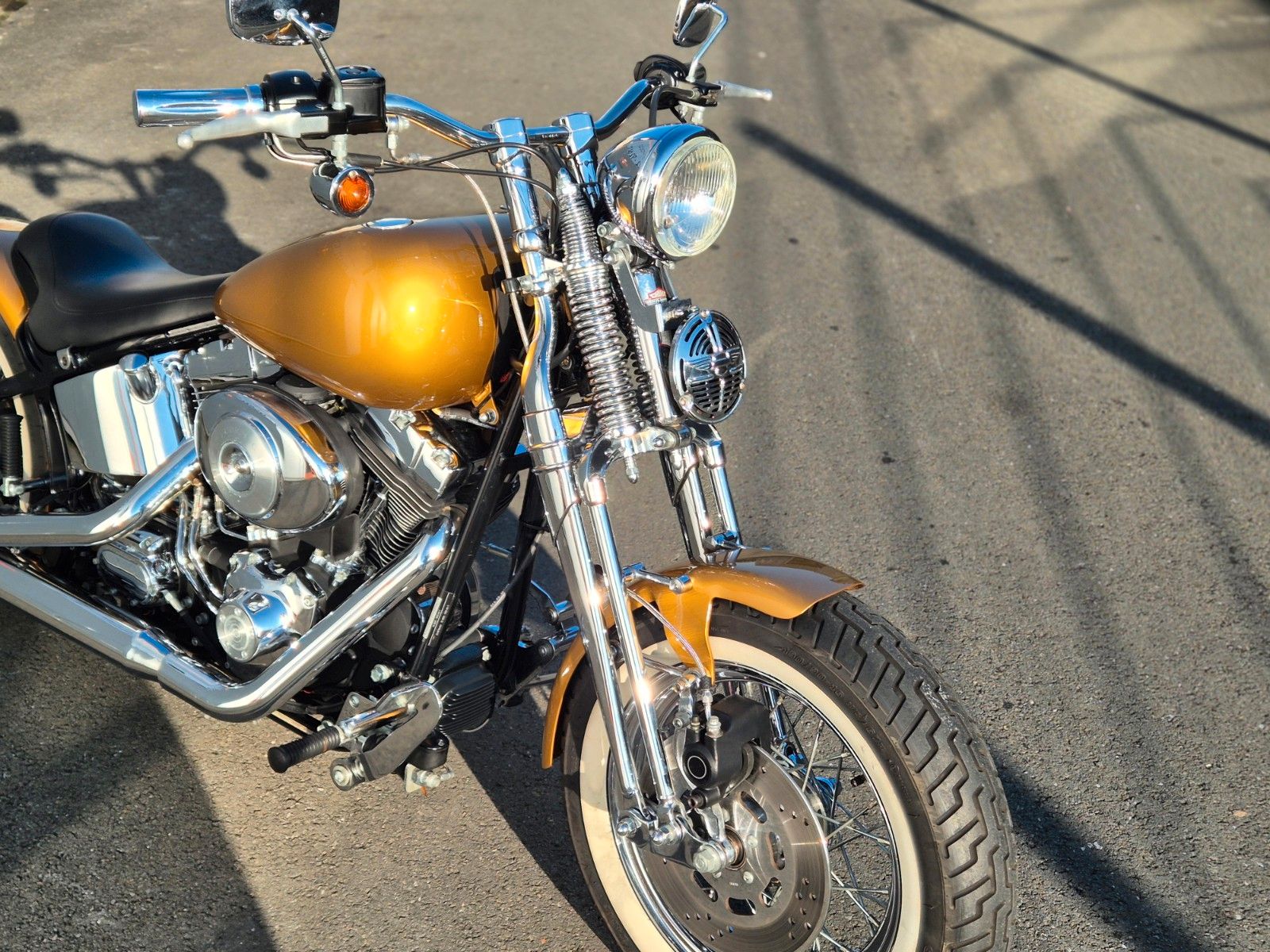 Fahrzeugabbildung Harley-Davidson FXSTS °°SOFTAIL SPRINGER°° -GOLD CUSTOM-