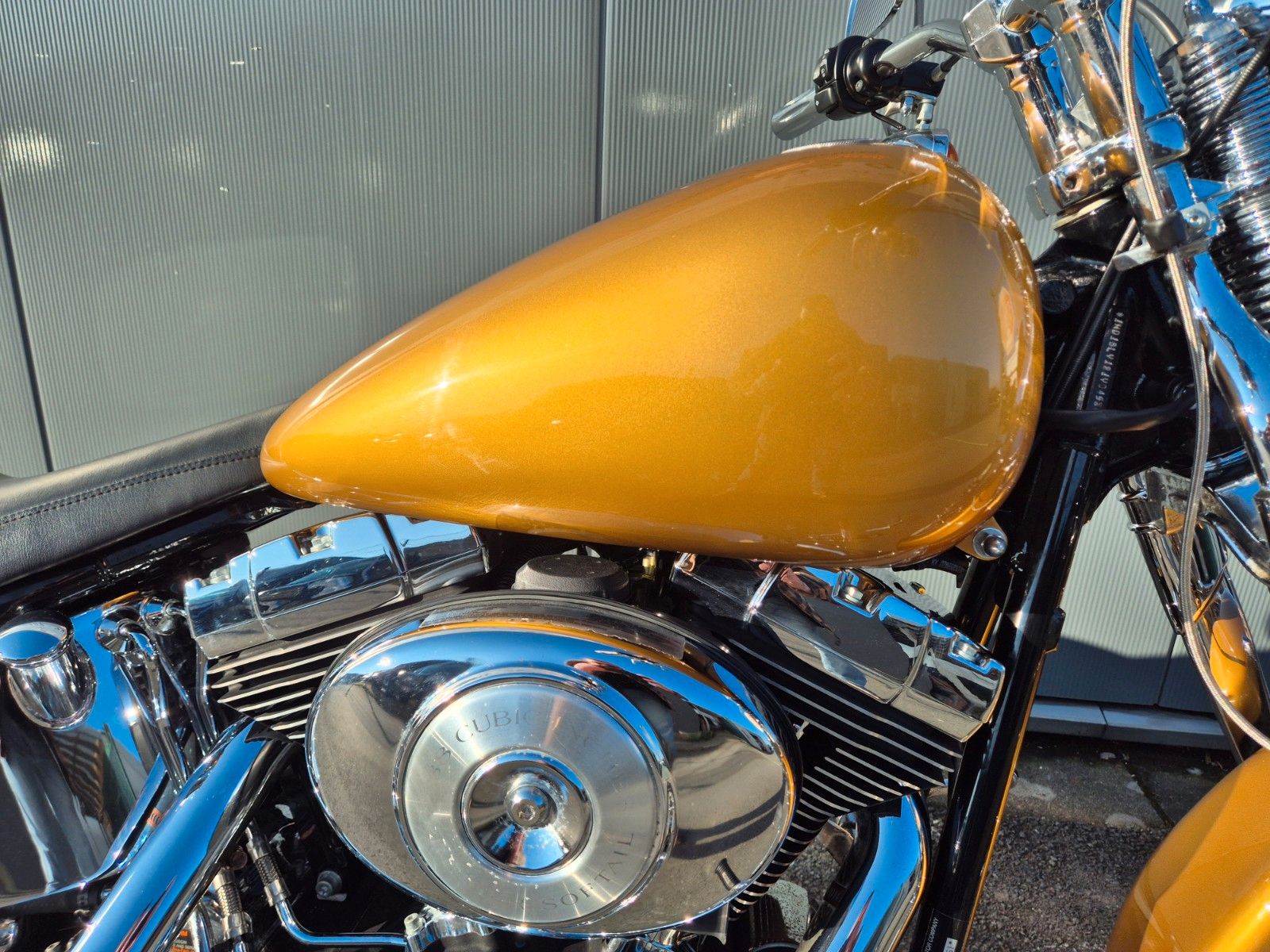 Fahrzeugabbildung Harley-Davidson FXSTS °°SOFTAIL SPRINGER°° -GOLD CUSTOM-