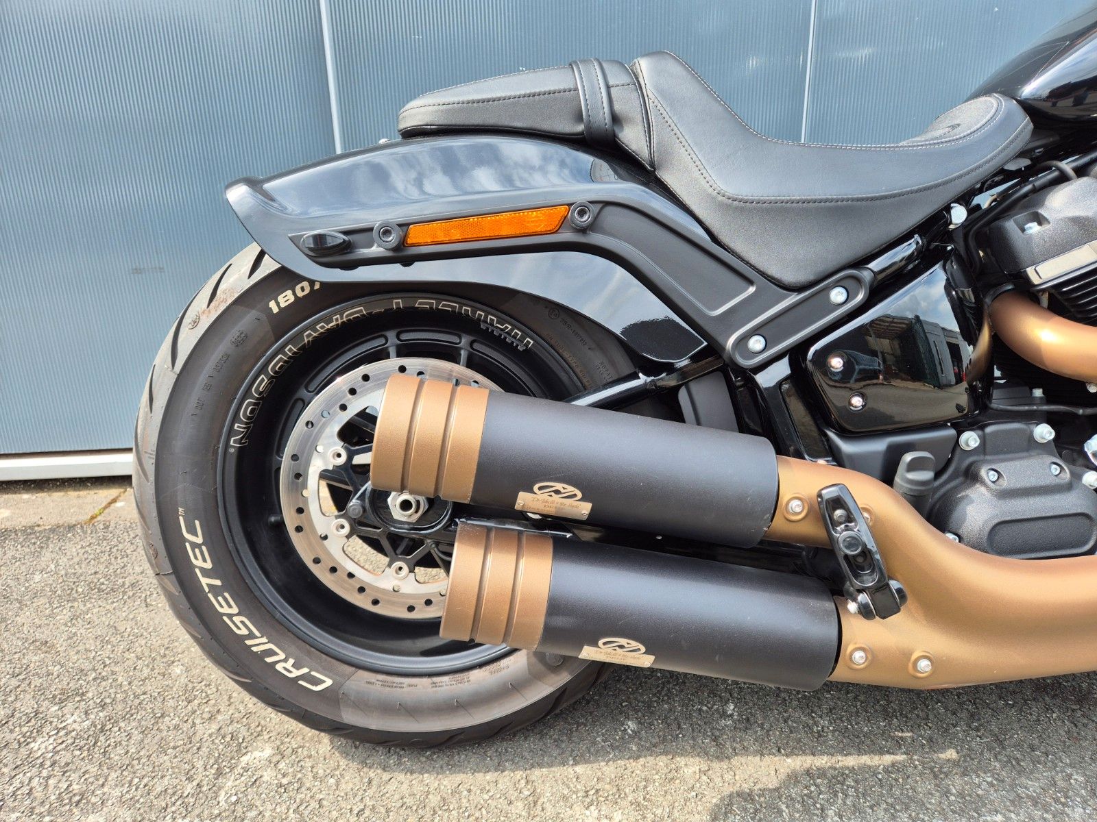 Fahrzeugabbildung Harley-Davidson FXFBS °°FAT BOB 114°°-JEKILL&HYDE-AIRRIDE-