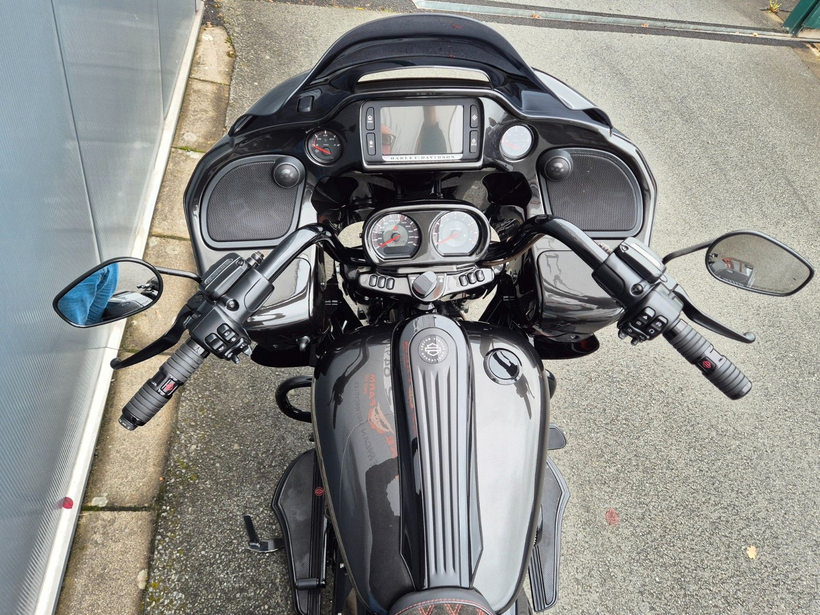 Fahrzeugabbildung Harley-Davidson FLTRXSE°°CVO ROAD GLIDE CUSTOM°° *PENZL AUSPUFF*