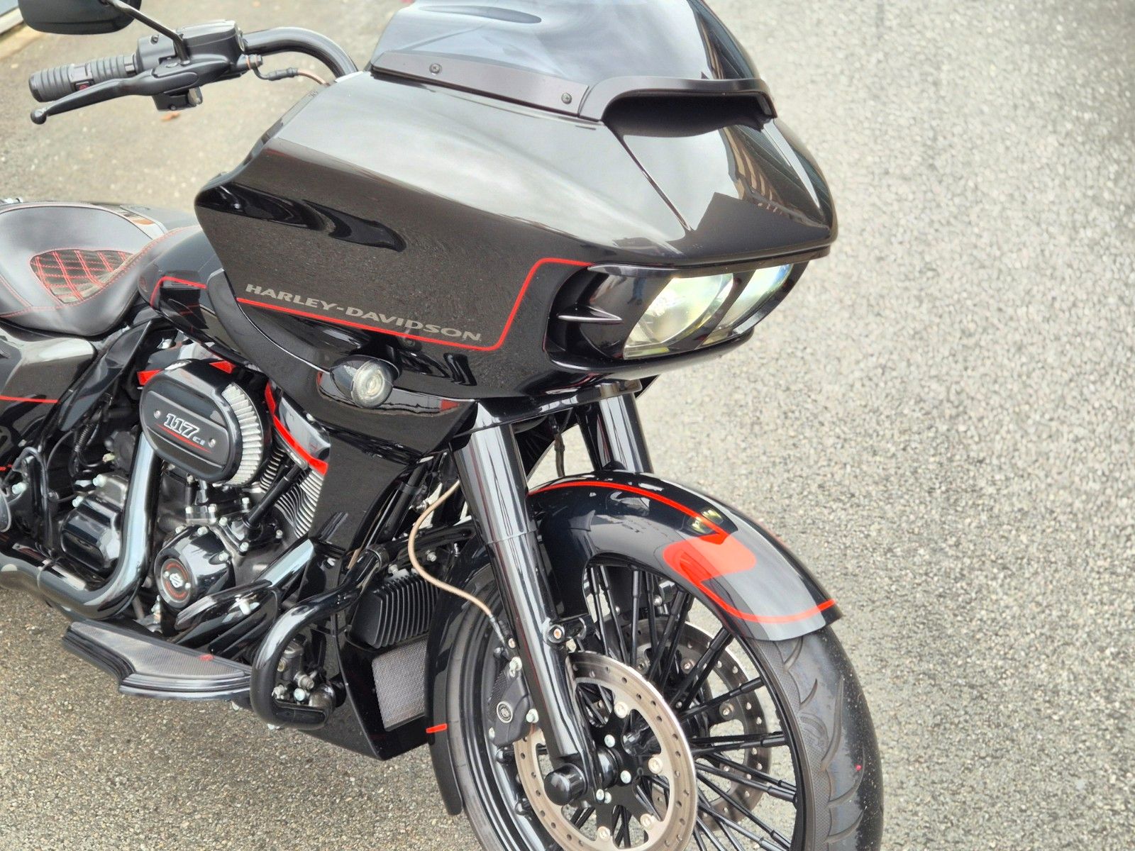 Fahrzeugabbildung Harley-Davidson FLTRXSE°°CVO ROAD GLIDE CUSTOM°° *PENZL AUSPUFF*
