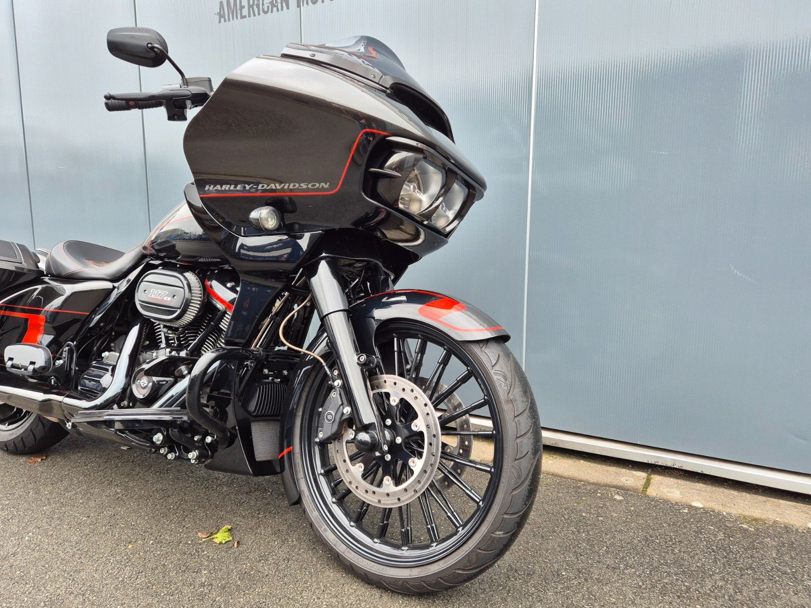 Fahrzeugabbildung Harley-Davidson FLTRXSE°°CVO ROAD GLIDE CUSTOM°° *PENZL AUSPUFF*