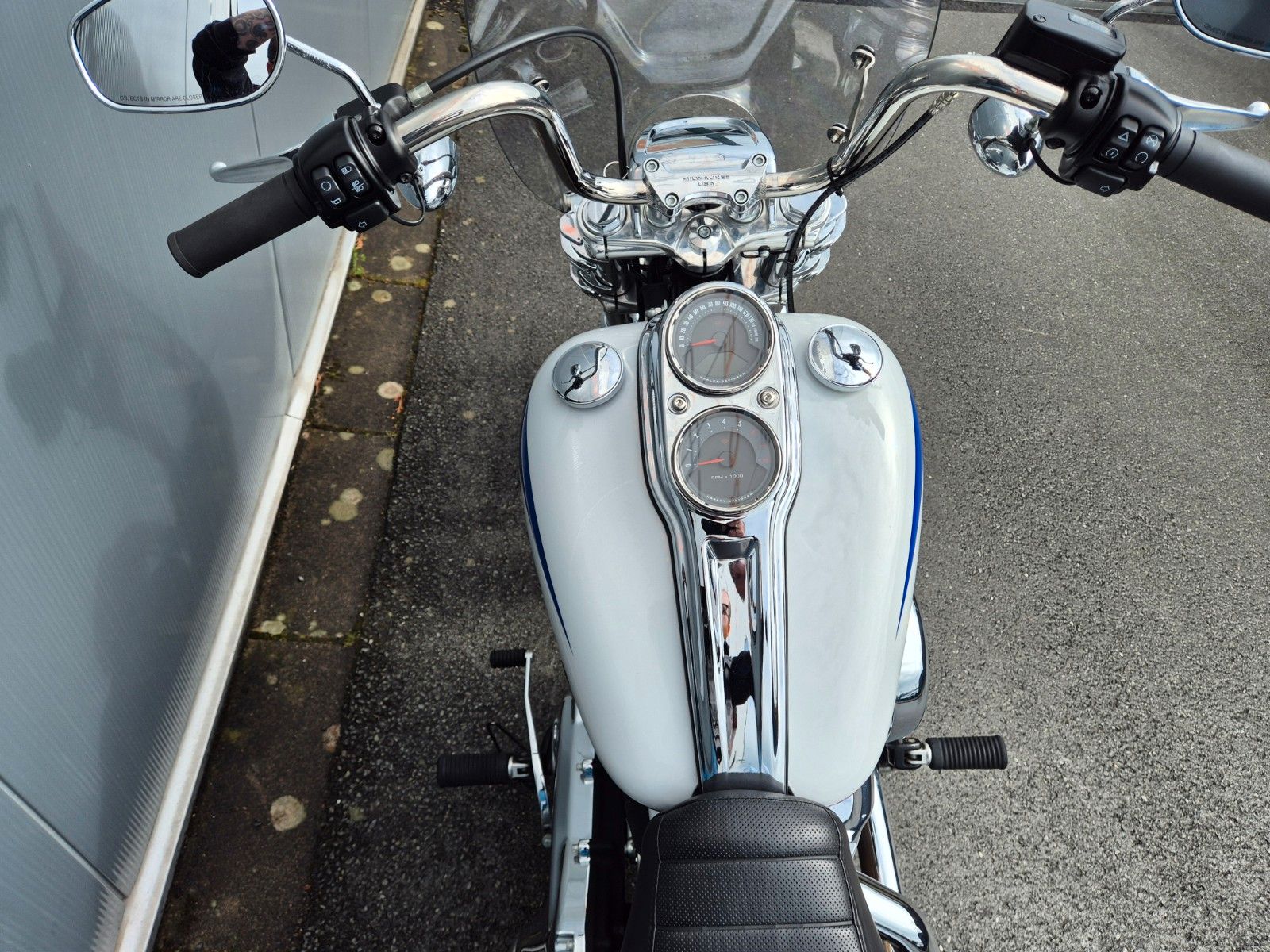 Fahrzeugabbildung Harley-Davidson FXLR °°LOW RIDER°° STONE WASHED WHITE PEARL