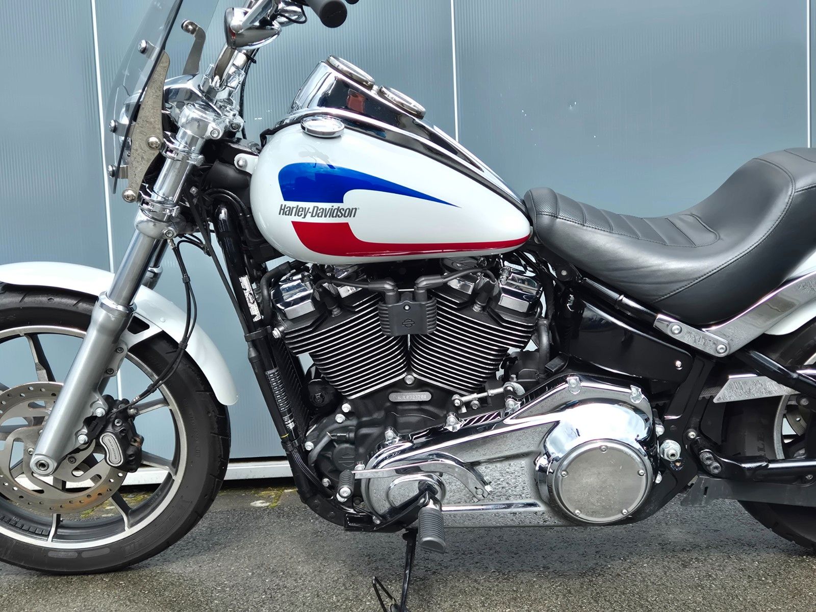 Fahrzeugabbildung Harley-Davidson FXLR °°LOW RIDER°° STONE WASHED WHITE PEARL