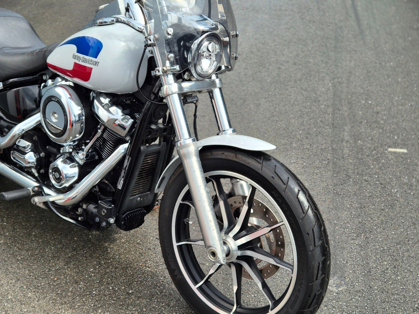 Fahrzeugabbildung Harley-Davidson FXLR °°LOW RIDER°° STONE WASHED WHITE PEARL