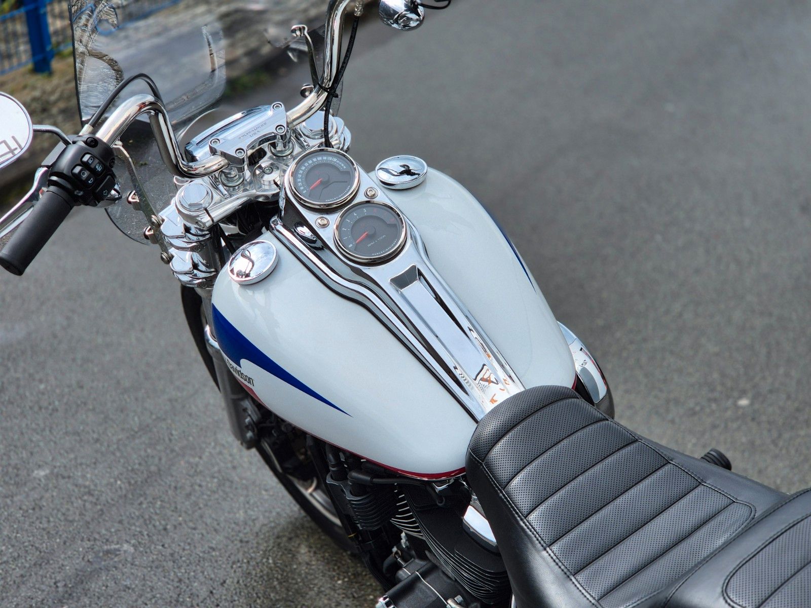 Fahrzeugabbildung Harley-Davidson FXLR °°LOW RIDER°° STONE WASHED WHITE PEARL