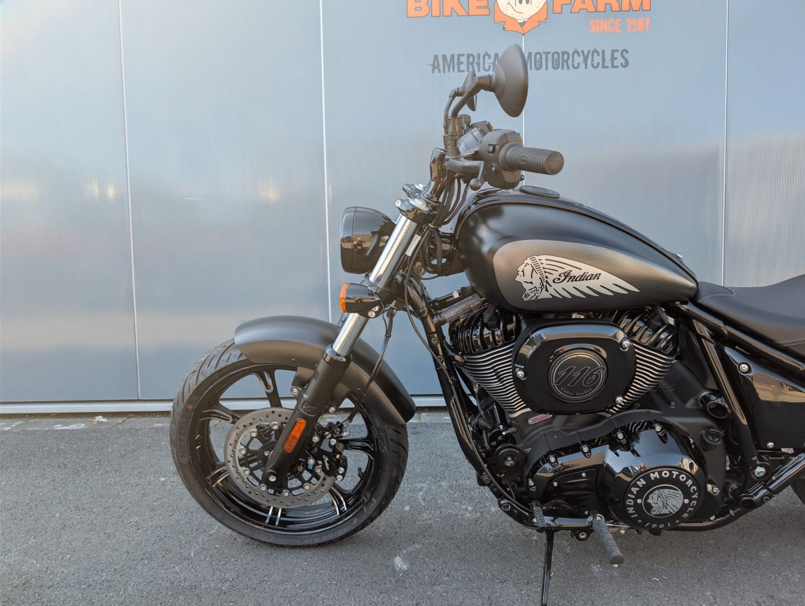Fahrzeugabbildung Indian CHIEF DARKHORSE * BLACK SMOKE * 2026 NEU