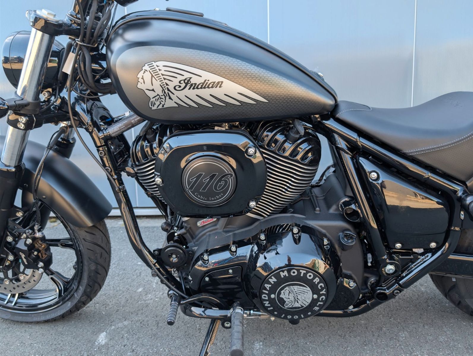 Fahrzeugabbildung Indian CHIEF DARKHORSE * BLACK SMOKE * 2026 NEU