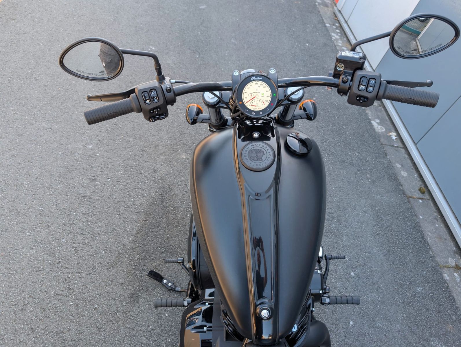 Fahrzeugabbildung Indian CHIEF DARKHORSE * BLACK SMOKE * 2026 NEU