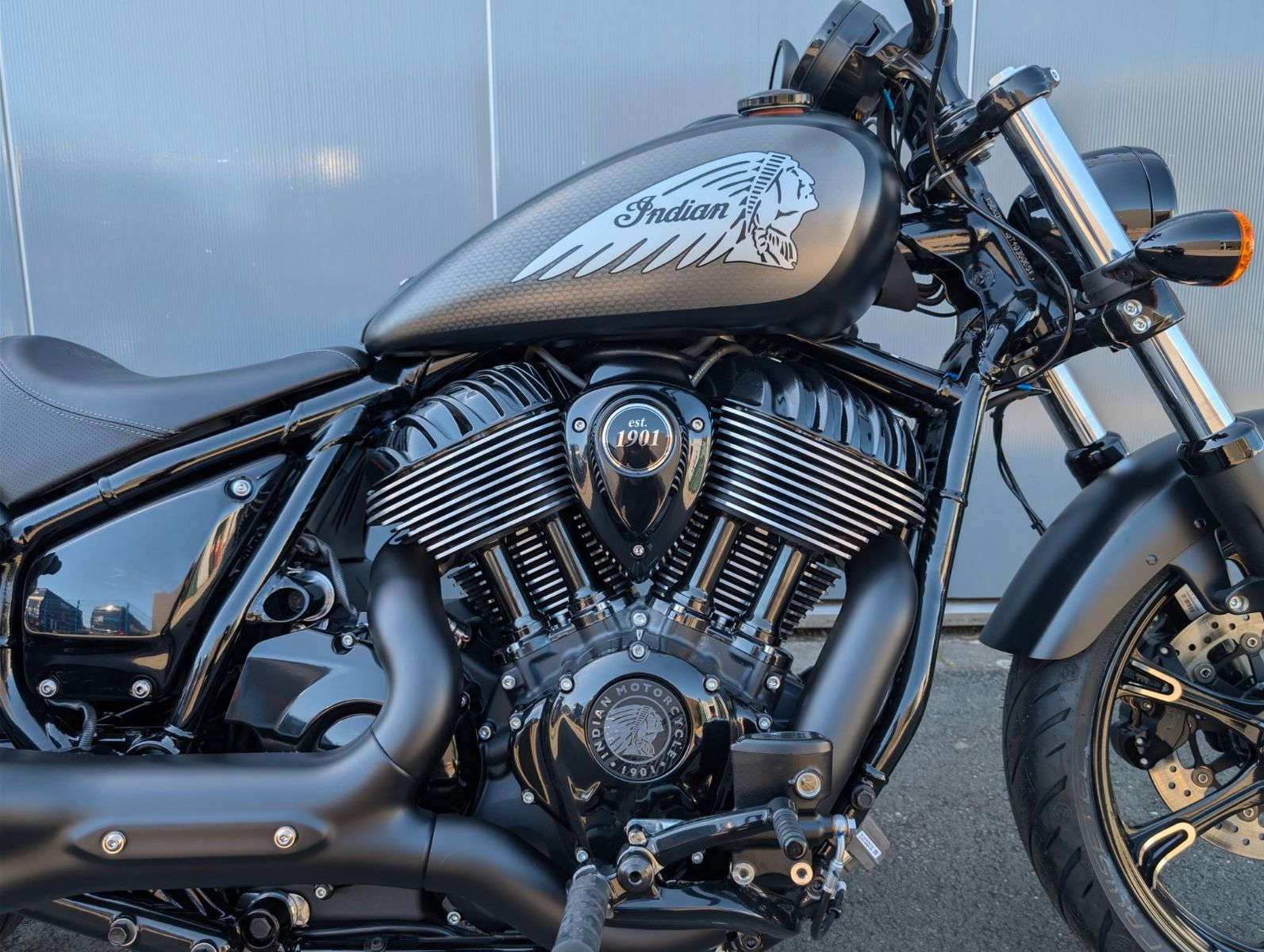 Fahrzeugabbildung Indian CHIEF DARKHORSE * BLACK SMOKE * 2026 NEU