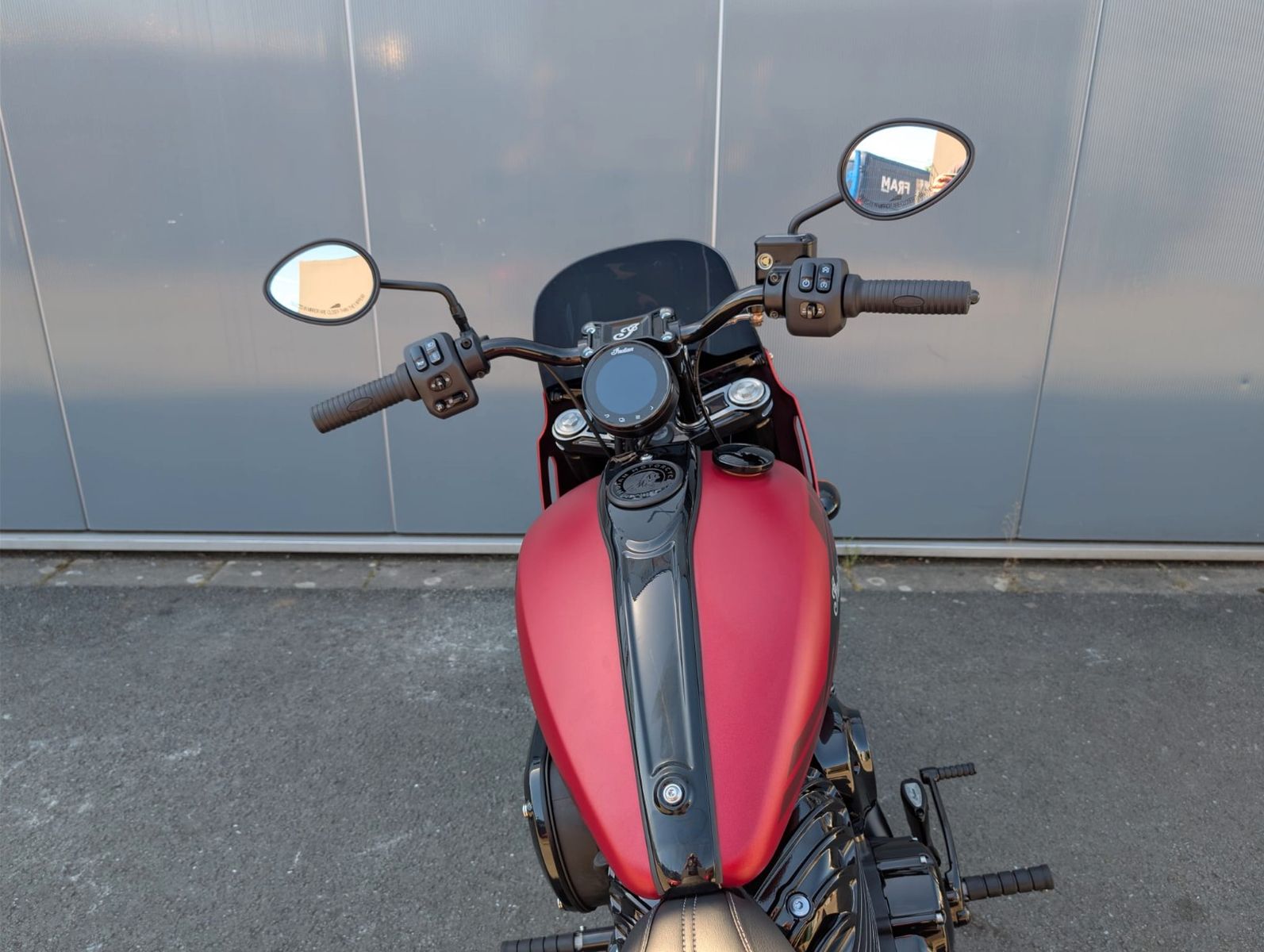 Fahrzeugabbildung Indian SPORT CHIEF RT * RED SMOKE * NEUFAHRZEUG