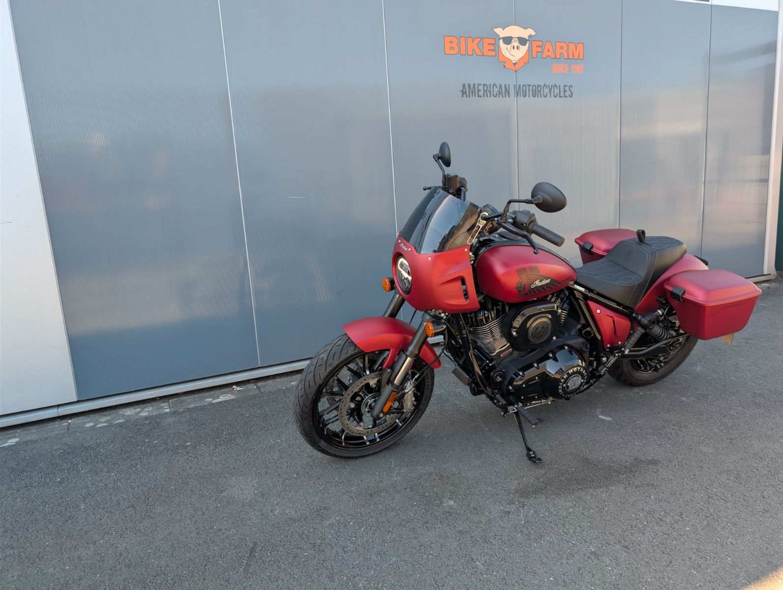 Fahrzeugabbildung Indian SPORT CHIEF RT * RED SMOKE * NEUFAHRZEUG