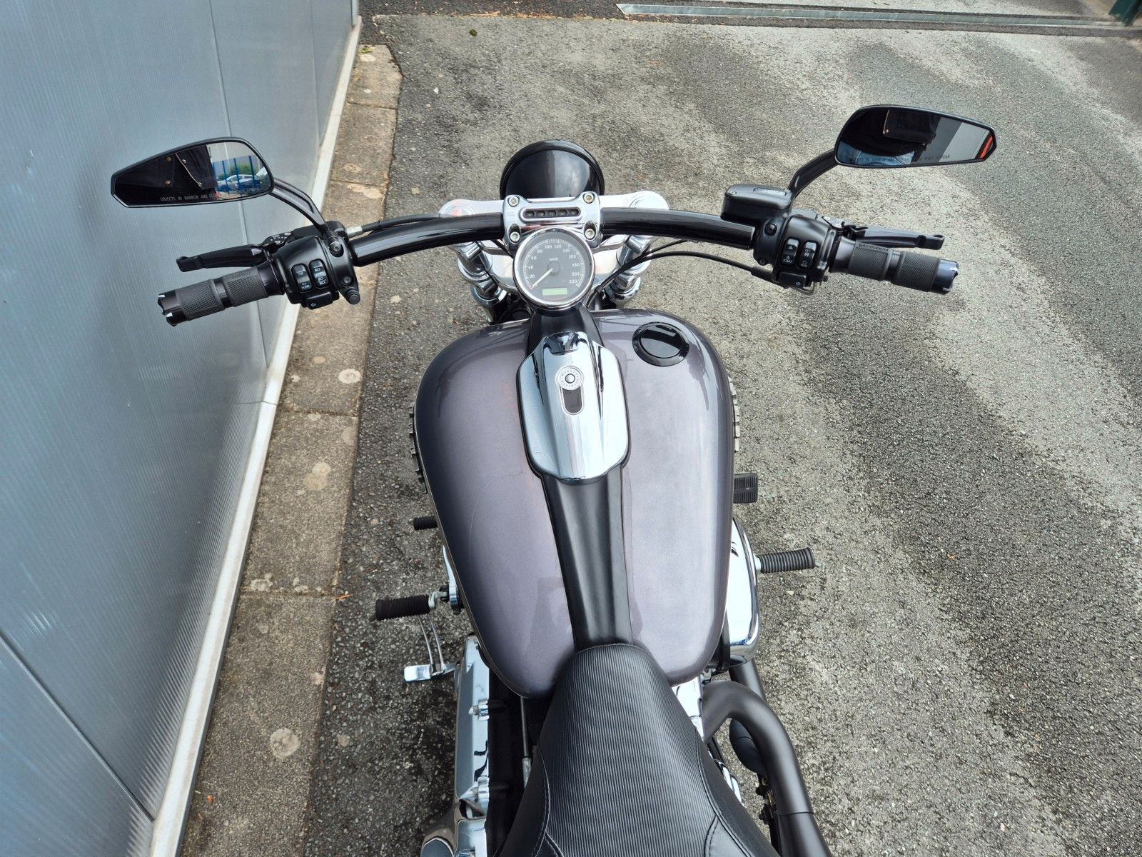 Fahrzeugabbildung Harley-Davidson FXSB 103 °°BREAKOUT CUSTOM°° - JEKILL&HYDE -