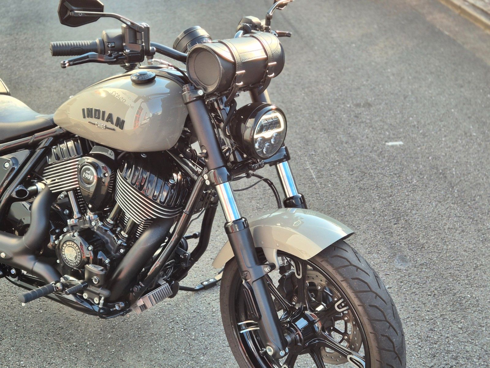 Fahrzeugabbildung Indian CHIEF DARKHORSE QUARTZ GRAY * VIEL ZUBEHÖR *