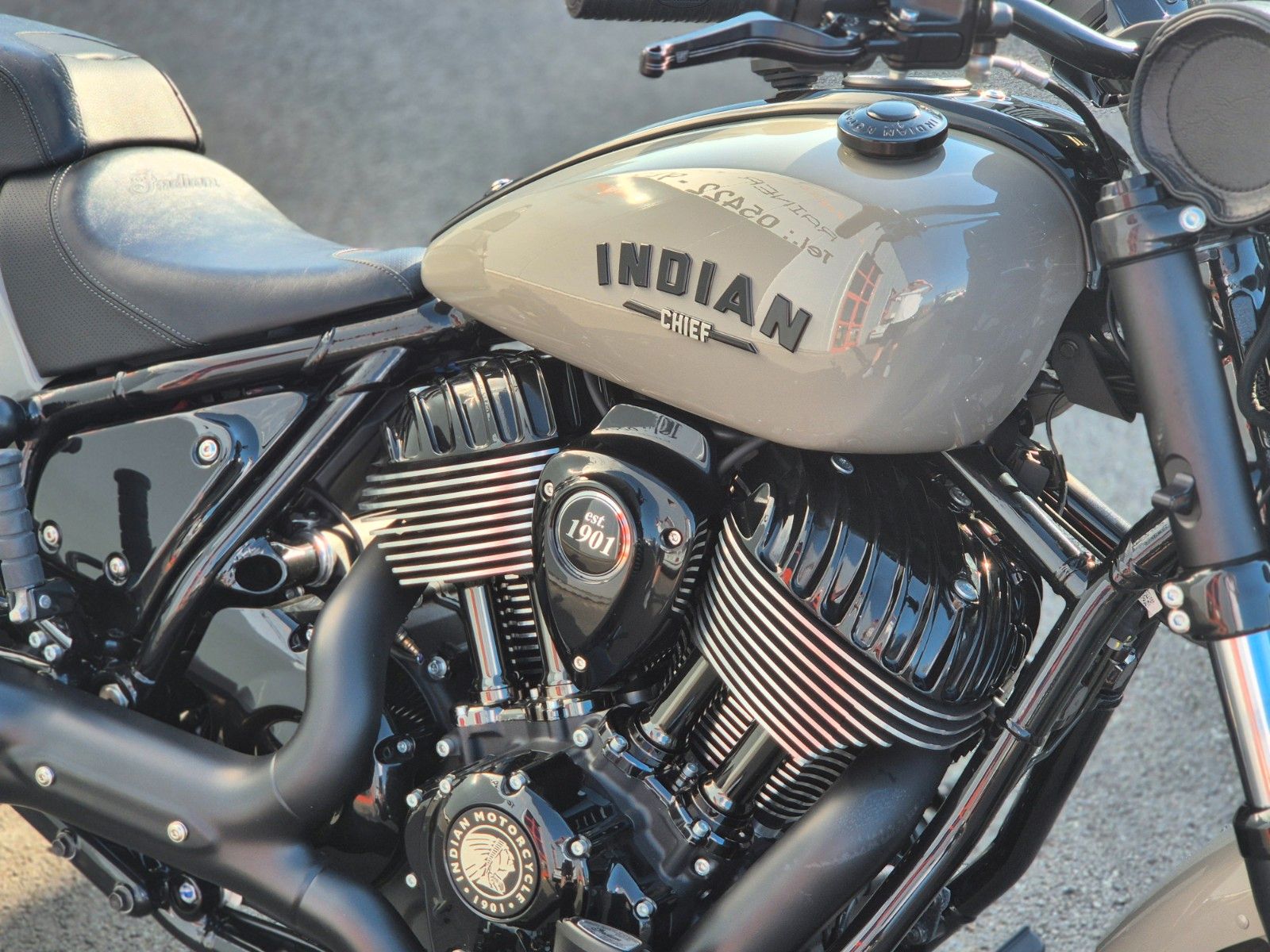 Fahrzeugabbildung Indian CHIEF DARKHORSE QUARTZ GRAY * VIEL ZUBEHÖR *