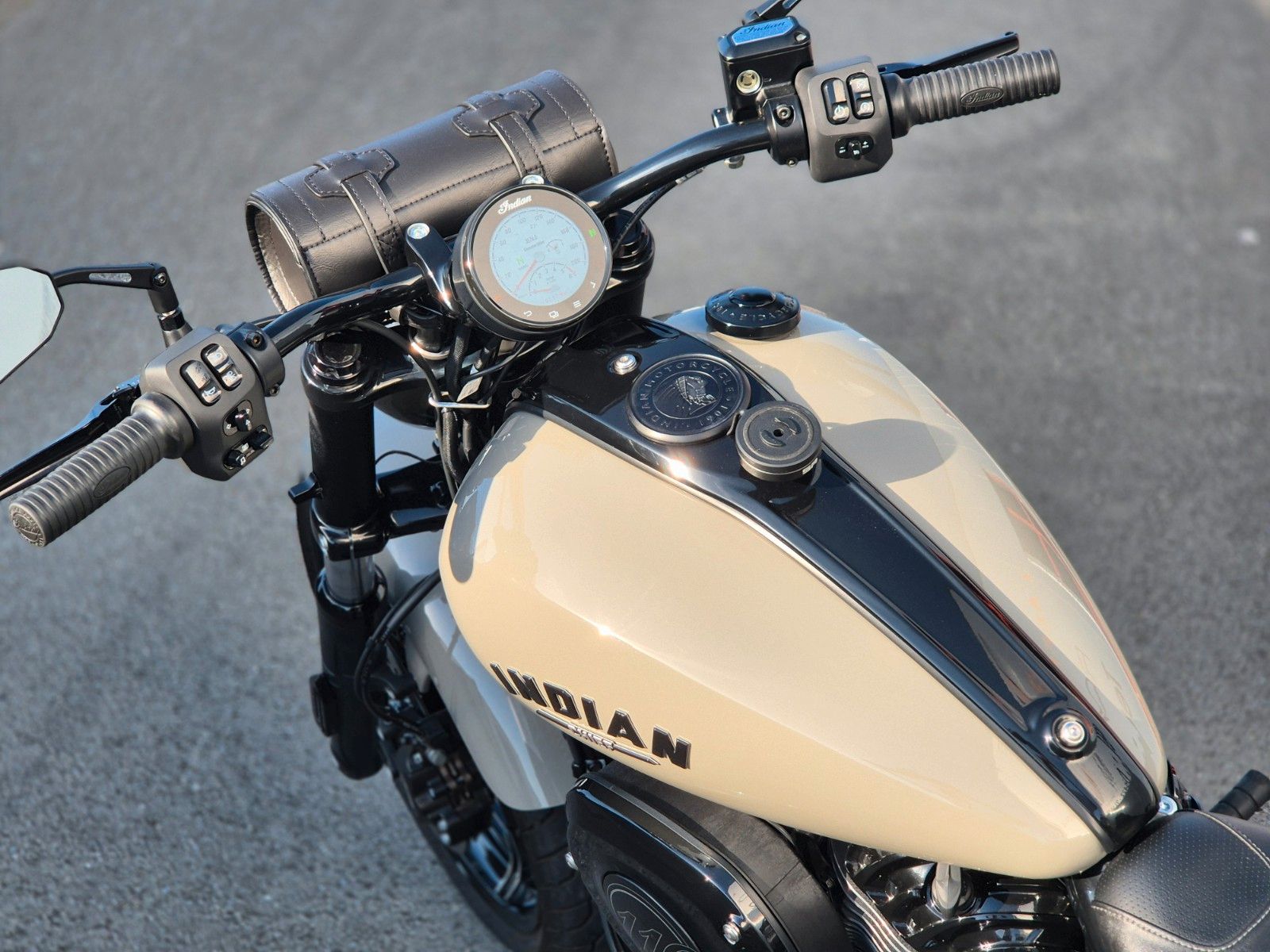 Fahrzeugabbildung Indian CHIEF DARKHORSE QUARTZ GRAY * VIEL ZUBEHÖR *