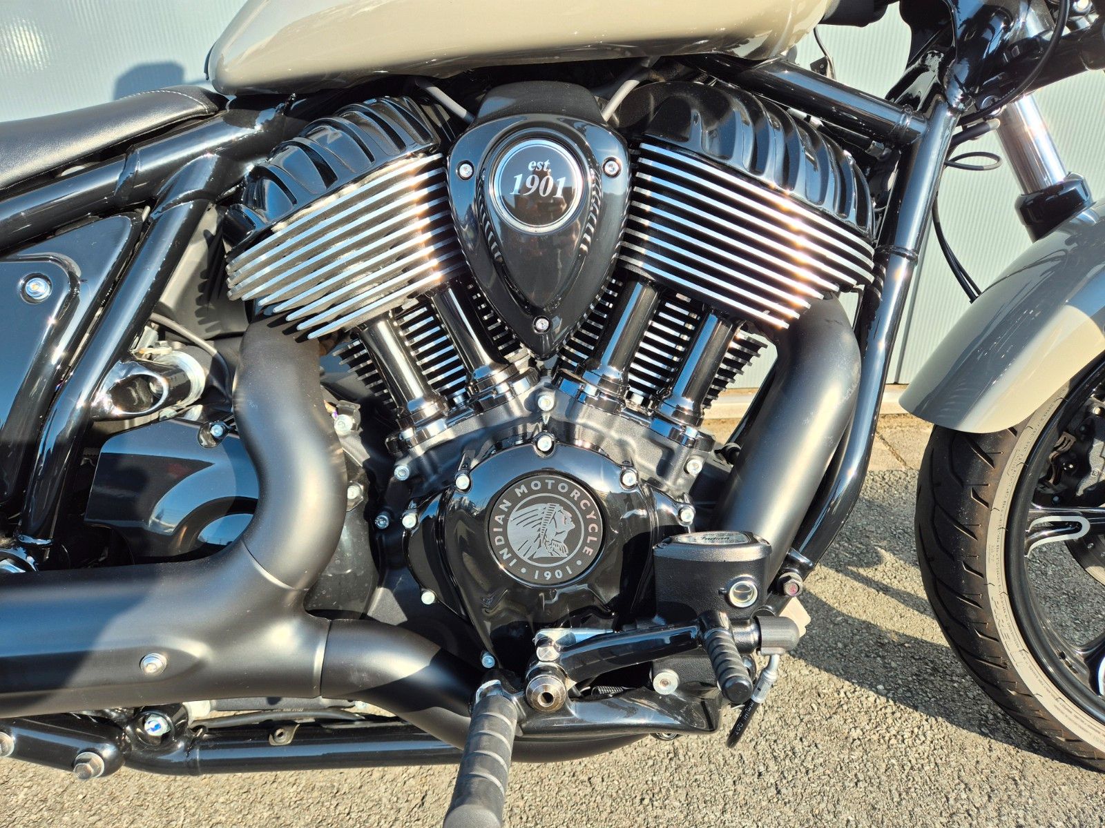 Fahrzeugabbildung Indian CHIEF DARKHORSE QUARTZ GRAY * VIEL ZUBEHÖR *