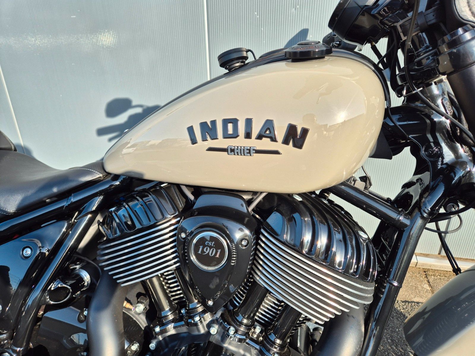 Fahrzeugabbildung Indian CHIEF DARKHORSE QUARTZ GRAY * VIEL ZUBEHÖR *
