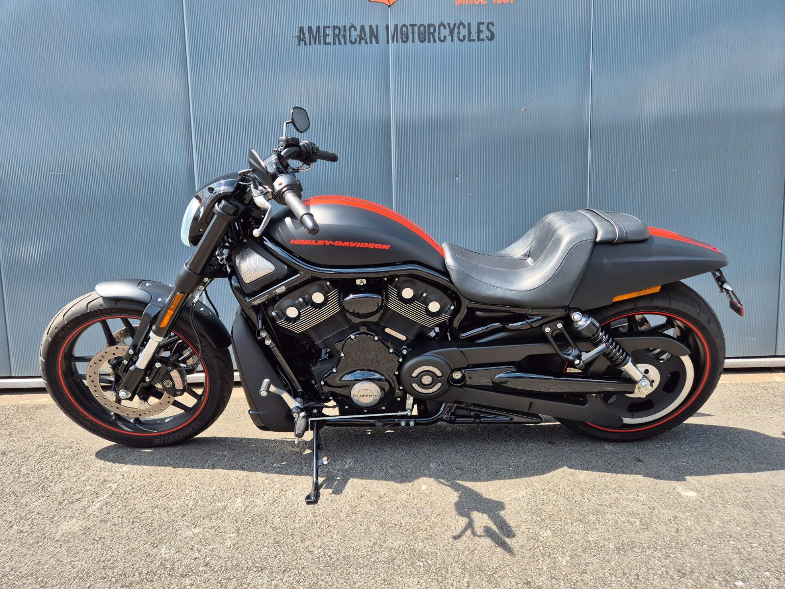 Fahrzeugabbildung Harley-Davidson VRSCDX°°NIGHT ROD SPECIAL°° - V-ROD-REMUS -