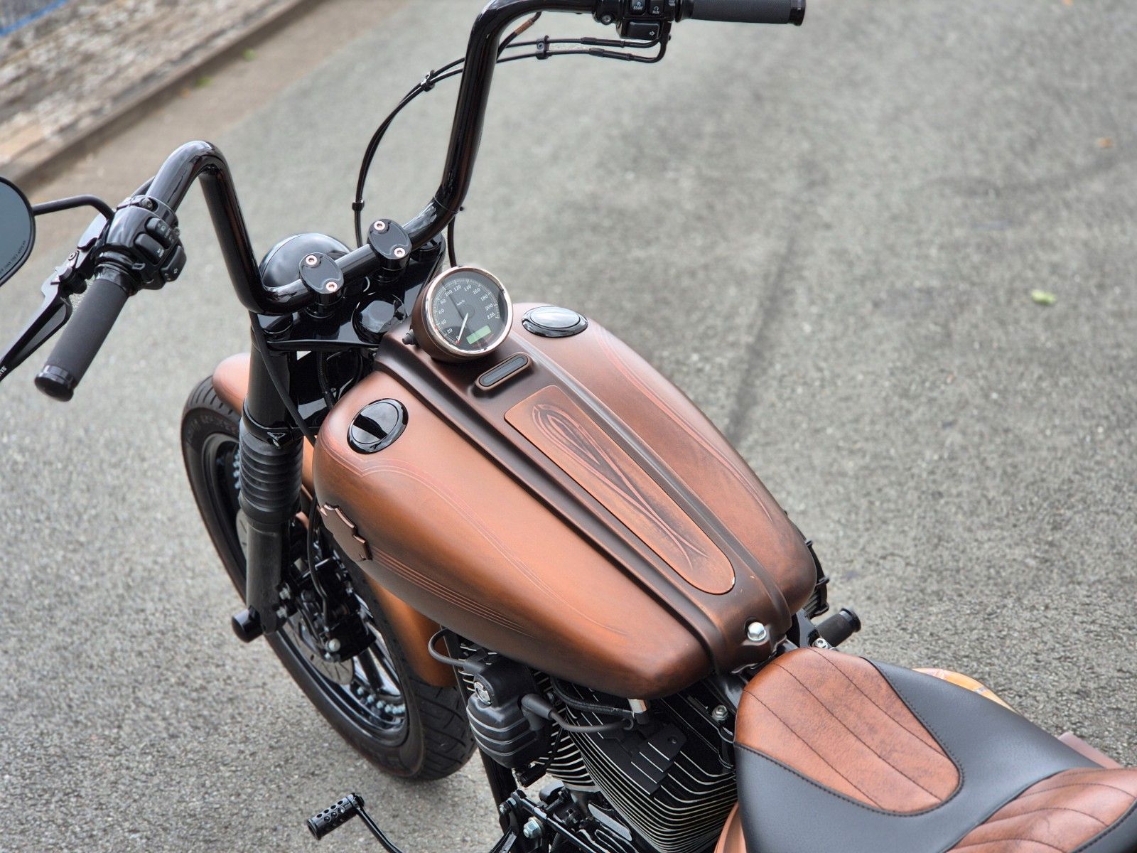 Fahrzeugabbildung Harley-Davidson FXST / FXCW °°ROCKER CUSTOM°° -BROWN SUGAR-