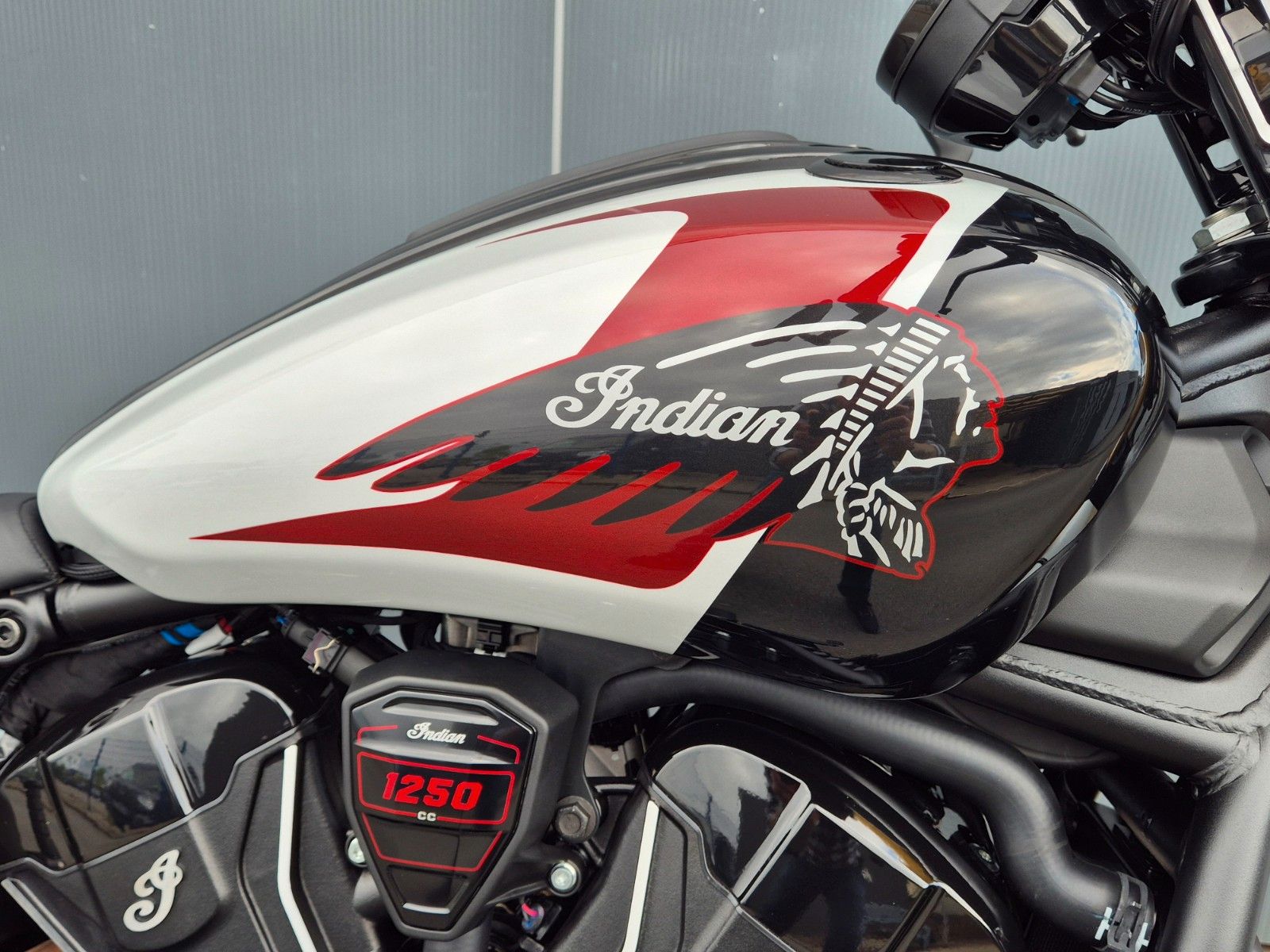 Fahrzeugabbildung Indian SCOUT 101 °°SCRAMBLER°° - BEACH SURFER -