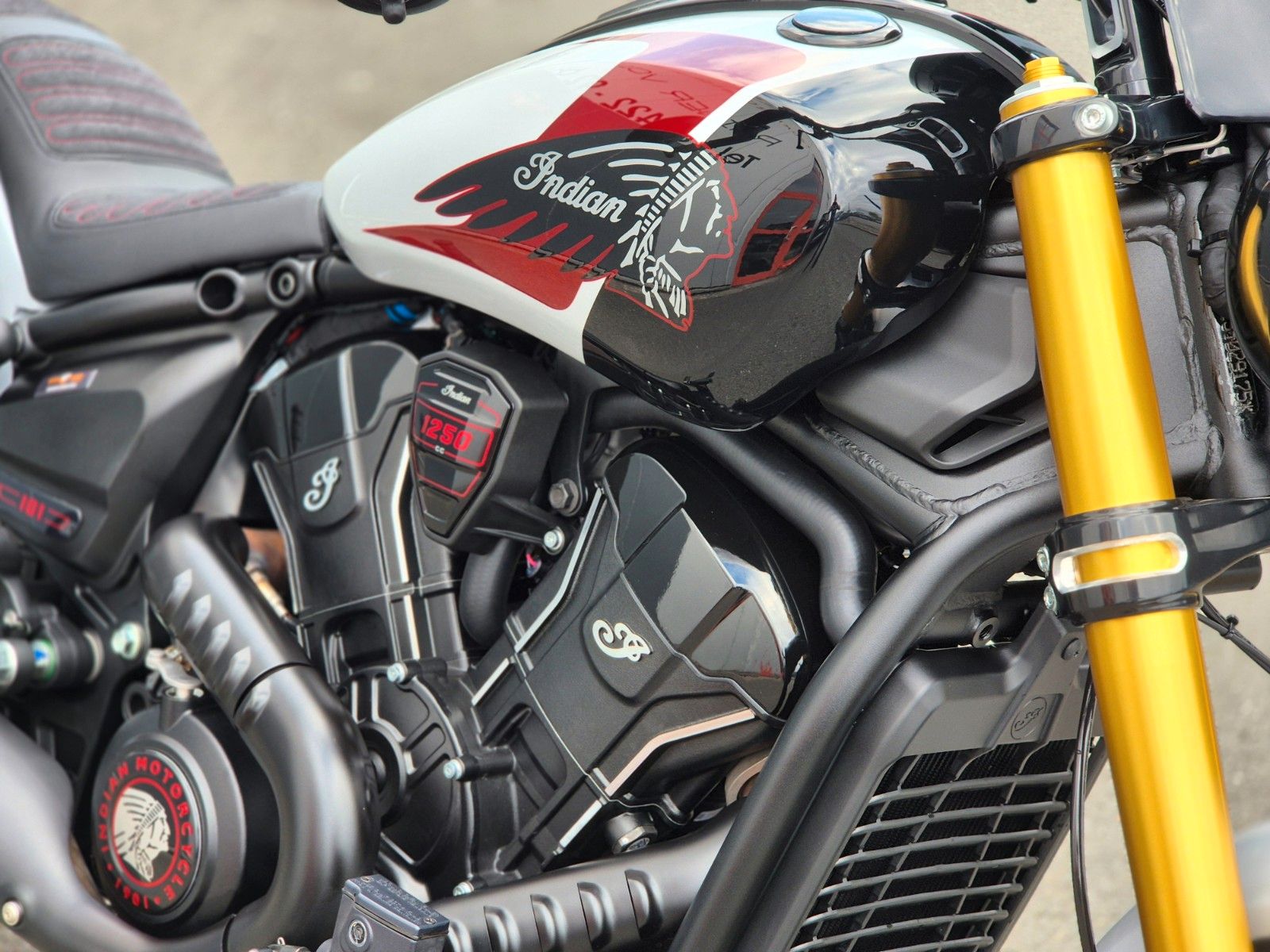 Fahrzeugabbildung Indian SCOUT 101 °°SCRAMBLER°° - BEACH SURFER -