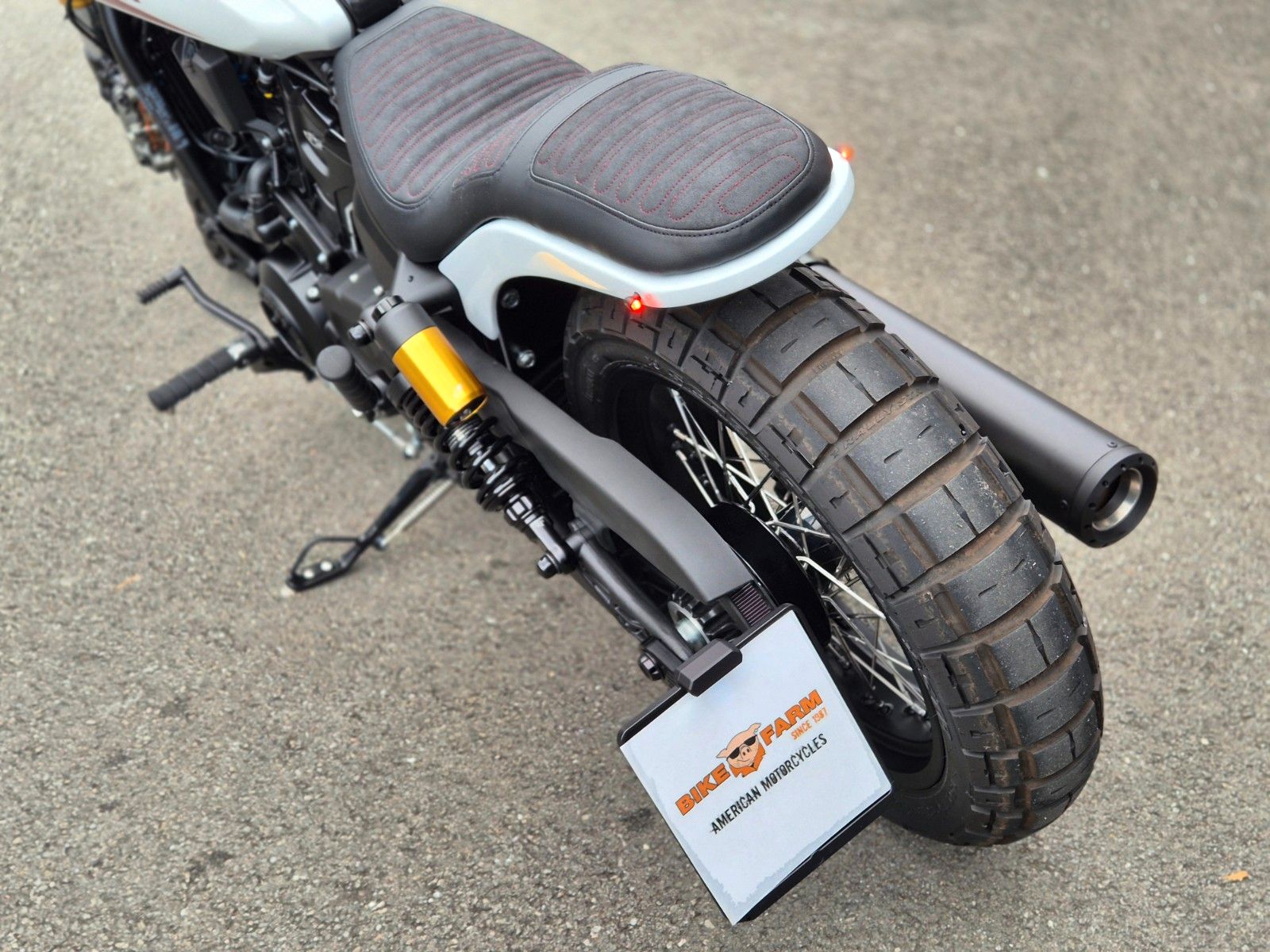 Fahrzeugabbildung Indian SCOUT 101 °°SCRAMBLER°° - BEACH SURFER -