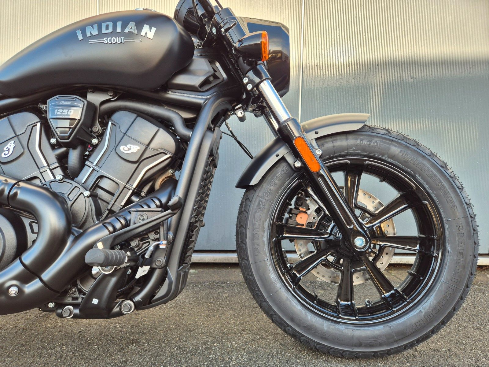 Fahrzeugabbildung Indian SCOUT BOBBER LIMITED+TECH 2026 -BLACK BOBBER-